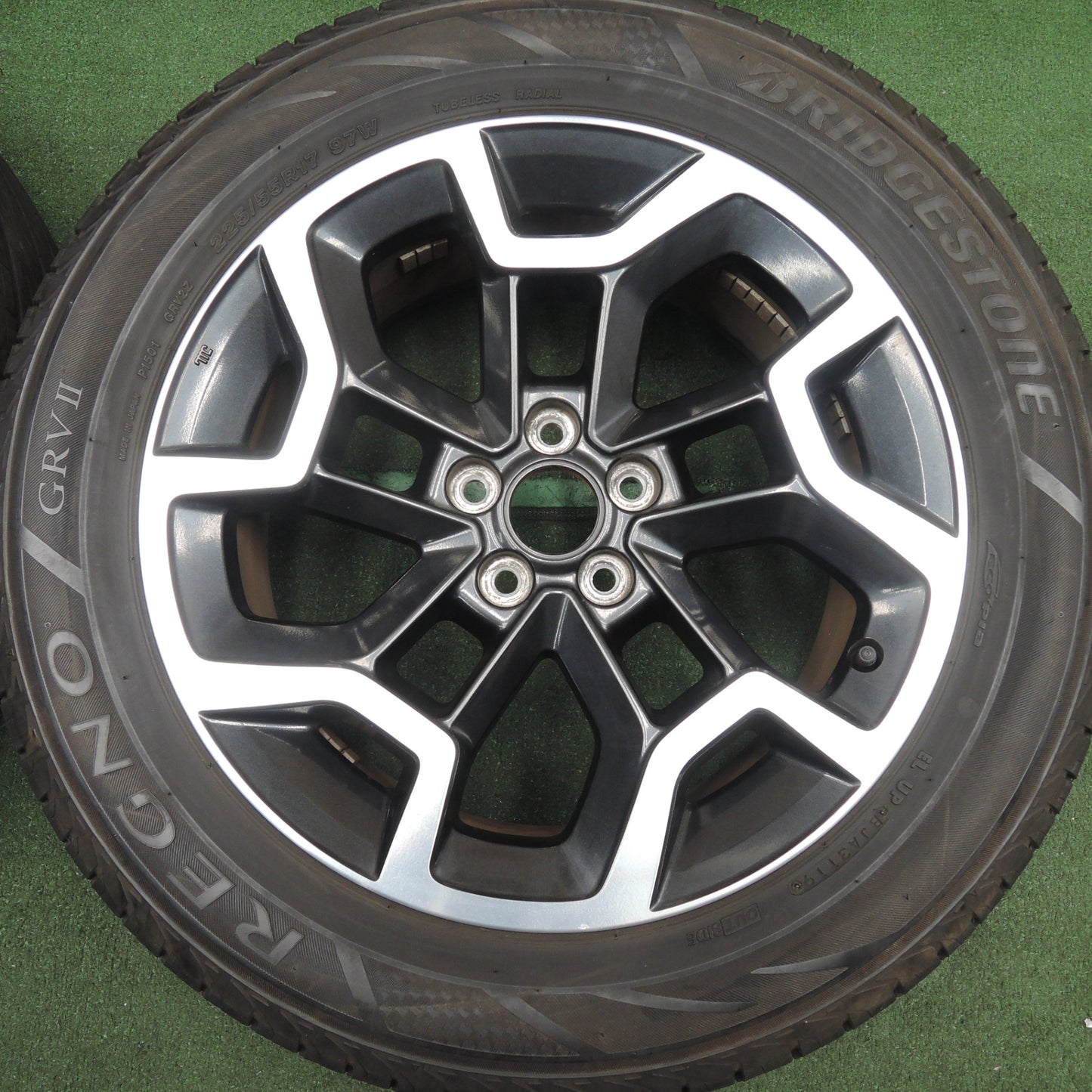 *送料無料* バリ溝！8.5分★スバル GP7 XV 純正 225/55R17 ブリヂストン レグノ GRV2 17インチ PCD100/5H★4022502HAノ