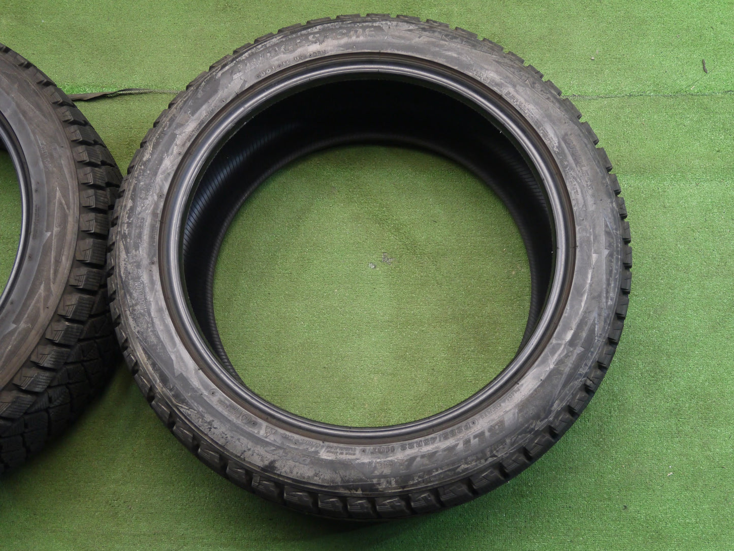 [送料無料]バリ溝！9.5分★スタッドレス 285/45R22 ブリヂストン ブリザック DM-V2 タイヤ 22インチ ベンツG レクサスLX ランクル エスカレード 等★3022503ナスタ