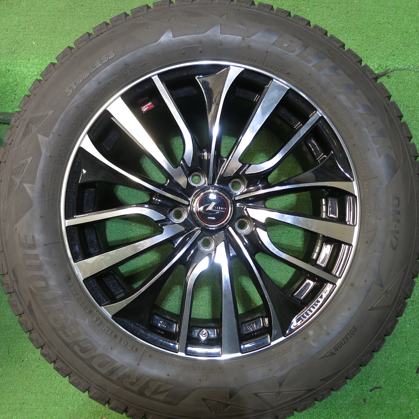 [送料無料]バリ溝！キレイ！8.5分★LEONIS VT weds スタッドレス 225/65R17 ブリヂストン ブリザック DM-V2 レオニス 17インチ PCD114.3/5H★3061213Hス