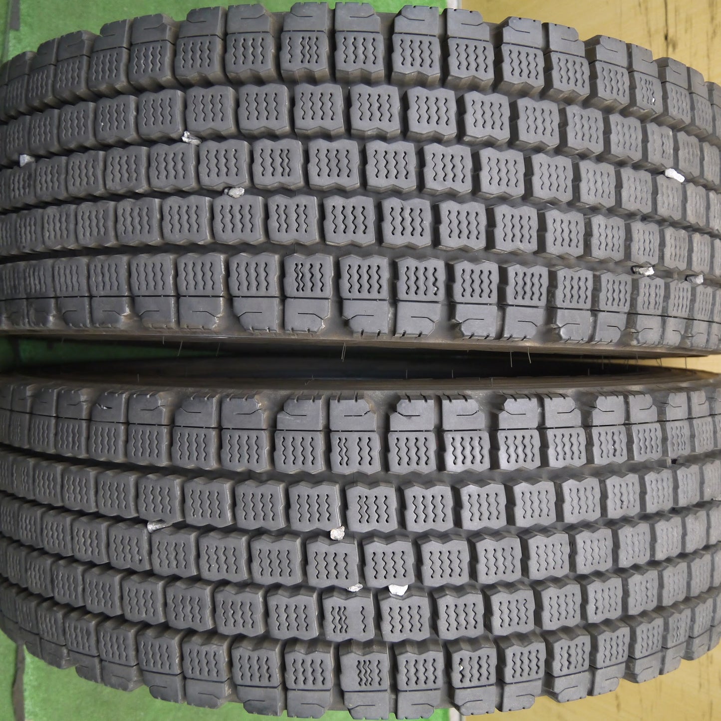 [送料無料]バリ溝！22年！9分★トラック タイヤ 265/70R19.5 140/138J スタッドレス ブリヂストン エコピア W911Ⅱ 19.5インチ★3041103クスタ