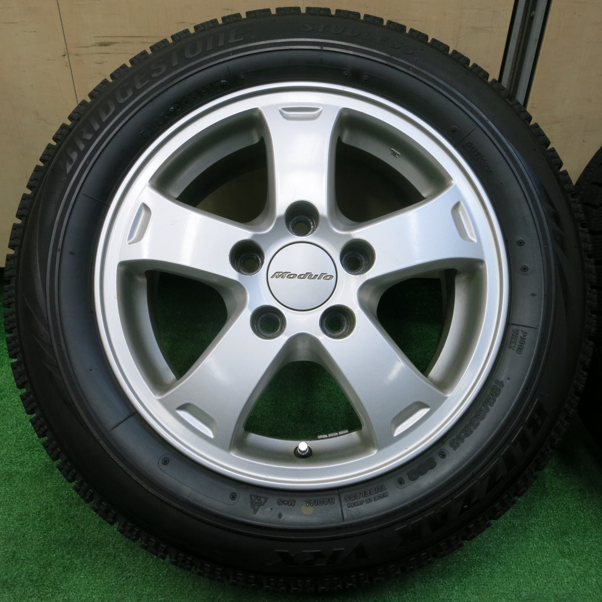 *送料無料*バリ溝！キレイ！8.5分★ホンダ フリード 純正 Modulo 185/65R15 スタッドレス ブリヂストン ブリザック VRX モデューロ 15インチ PCD114.3/5H★3112506イス