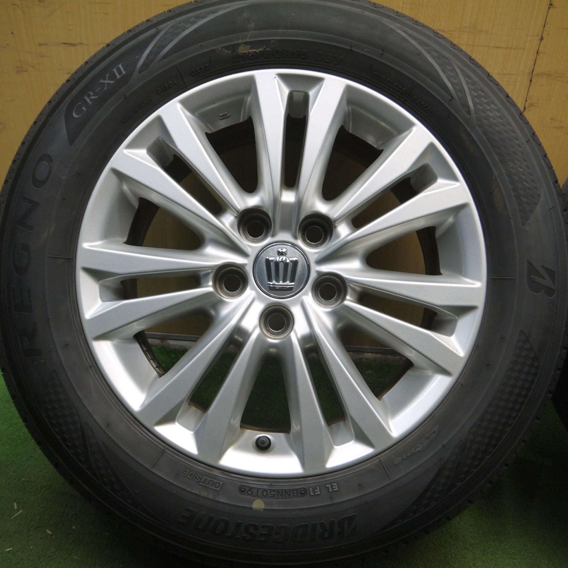 送料無料* キレイ☆トヨタ 210系 クラウン ロイヤル 純正 215/60R16