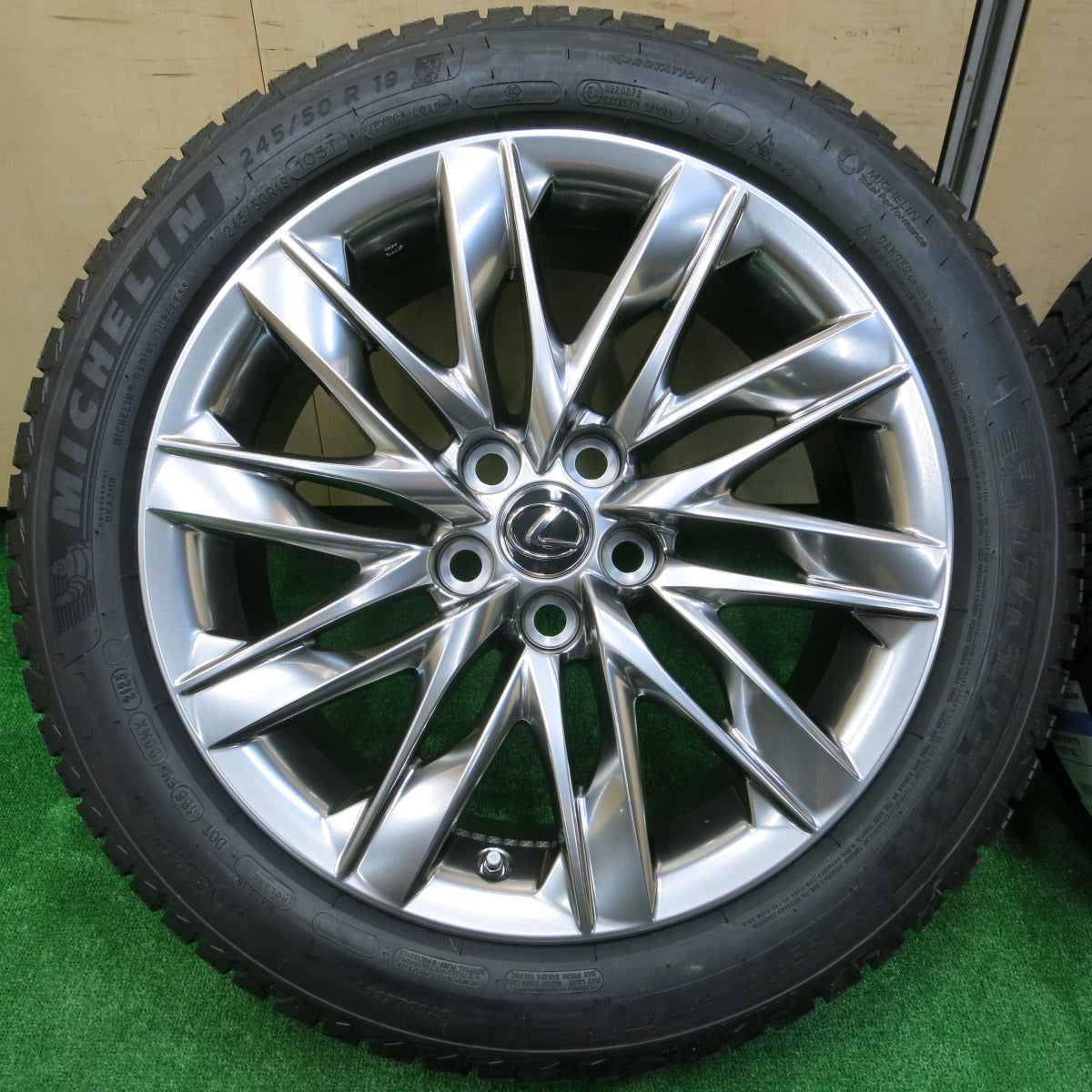 *送料無料*未使用！23年★レクサス LS500h 純正 245/50R19 スタッドレス ミシュラン X-ICE SNOW SUV PCD120/5H★3110307イス