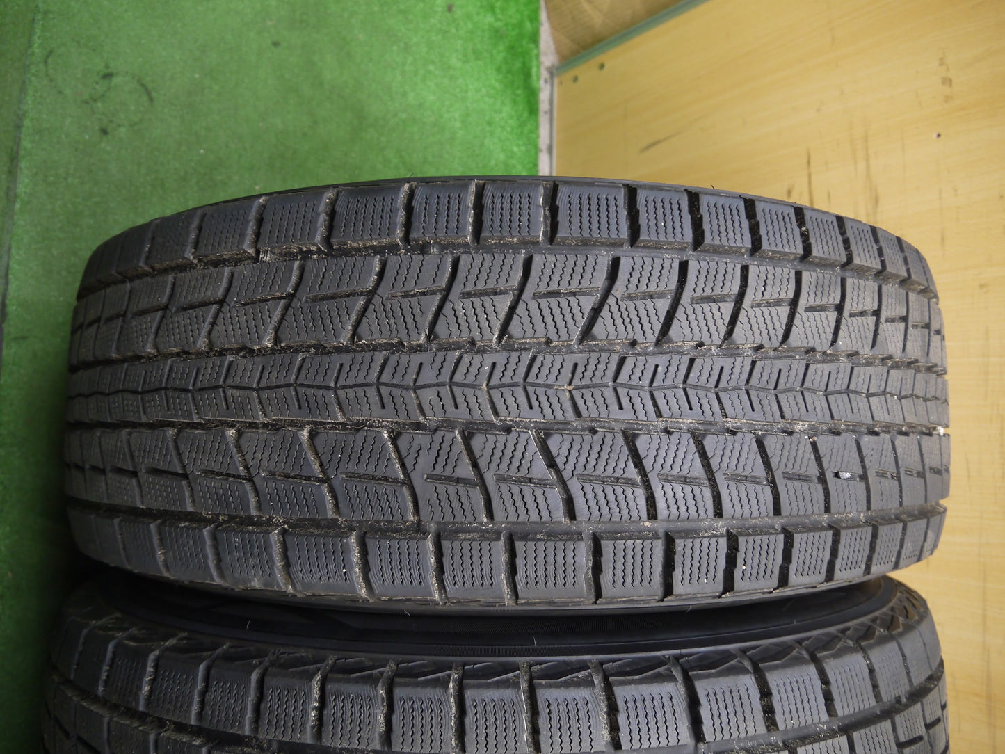 [送料無料]バリ溝！19年！綺麗！9.5分以上★ランクル 等 MADCROSS 285/60R18 スタッドレス ダンロップ ウインターマックス SJ8 18インチ PCD150/5H★2121007アス