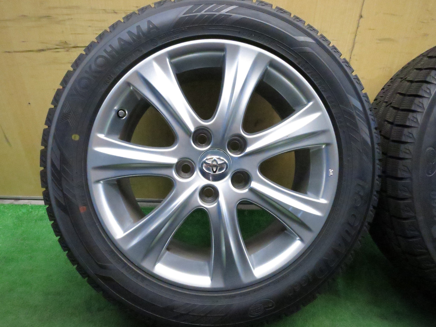 [送料無料]バリ溝！9.5分★トヨタ クラウン マジェスタ 純正 235/50R17 スタッドレス ヨコハマ アイスガード iG60 17インチ PCD114.3/5H★3021404Hス
