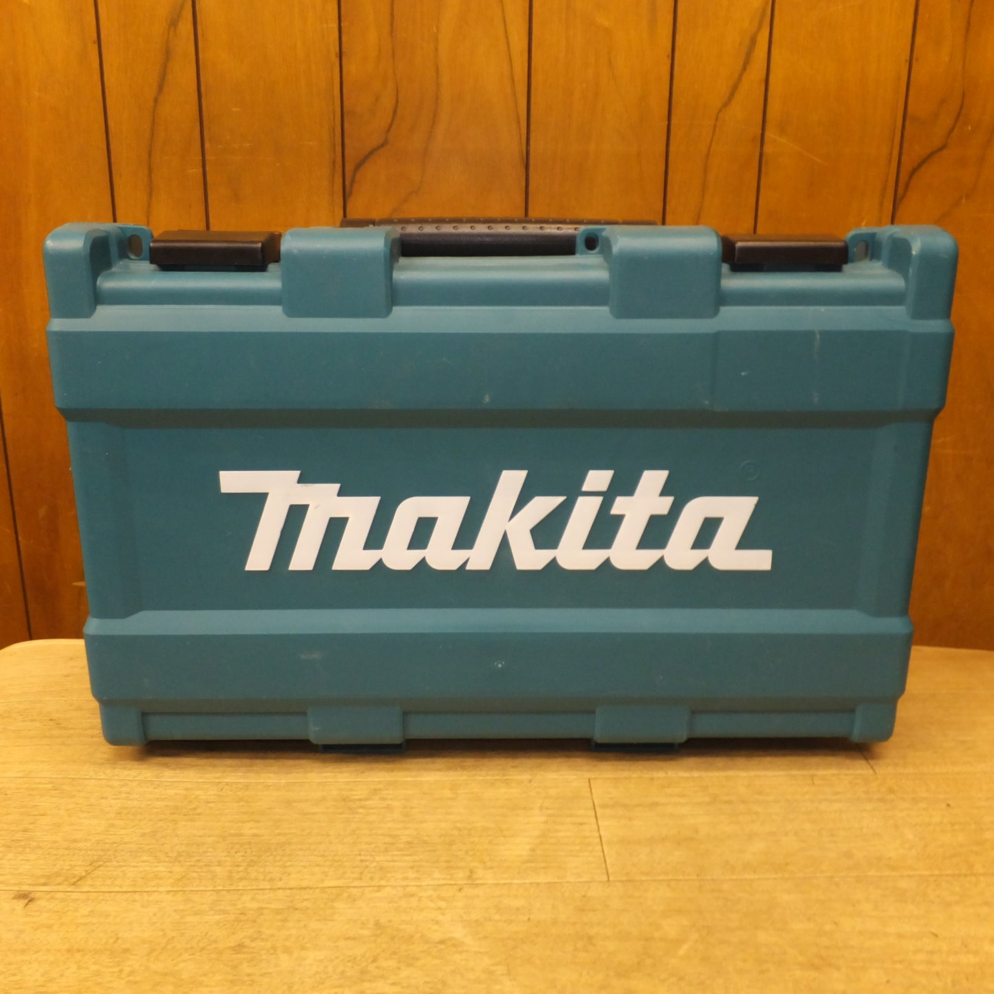 [送料無料]ジャンク★マキタ makita 充電式タッカ ST421DZK 18V★