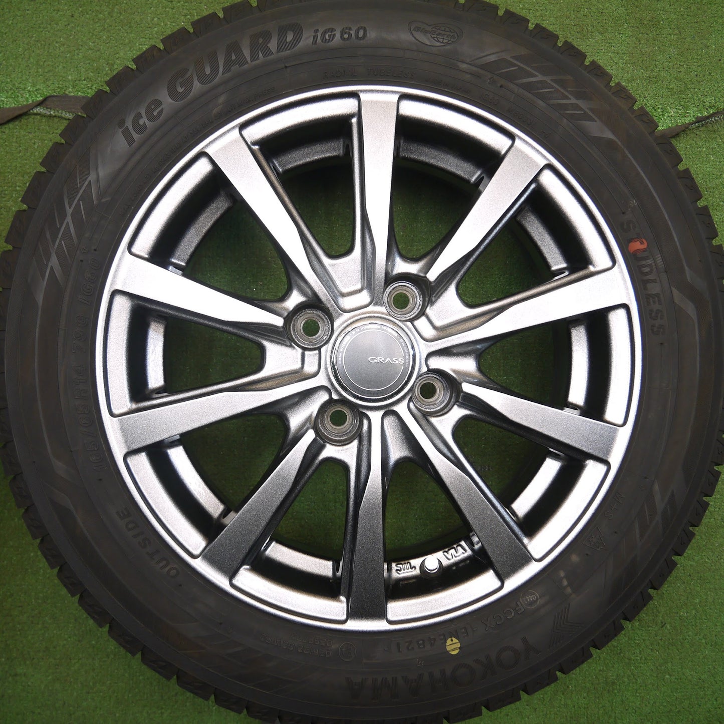 [送料無料]バリ溝！21年！キレイ！9.5分以上★スタッドレス 165/65R14 ヨコハマ アイスガード iG60 GRASS グラス 14インチ PCD100/4H★3062608Hス