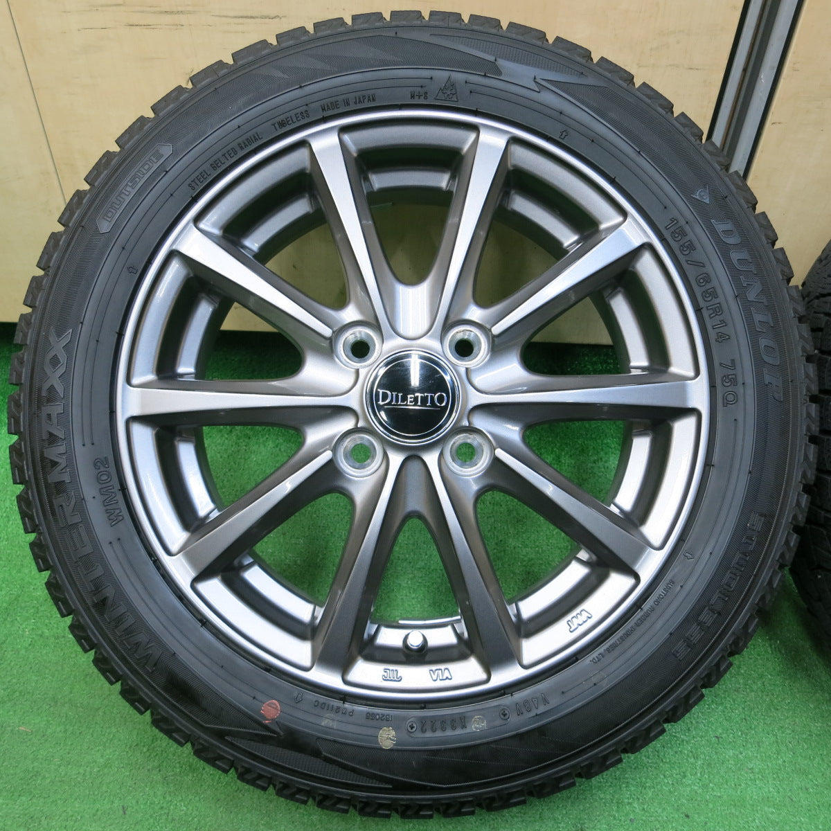 *送料無料*バリ溝！22年！キレイ！9.5分★スタッドレス 155/65R14 ダンロップ ウインターマックス WM02 DILETTO ディレット 14インチ PCD100/4H★4011702イス