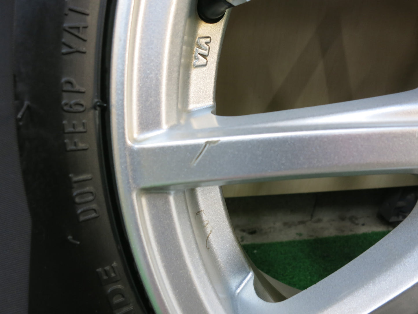 [送料無料]バリ溝！21年！ほぼ10分★スタッドレス 175/65R15 クムホ ウインタークラフト アイス Wi61 JOKER weds ジョーカー 15インチ PCD100/4H★3022205ヒス