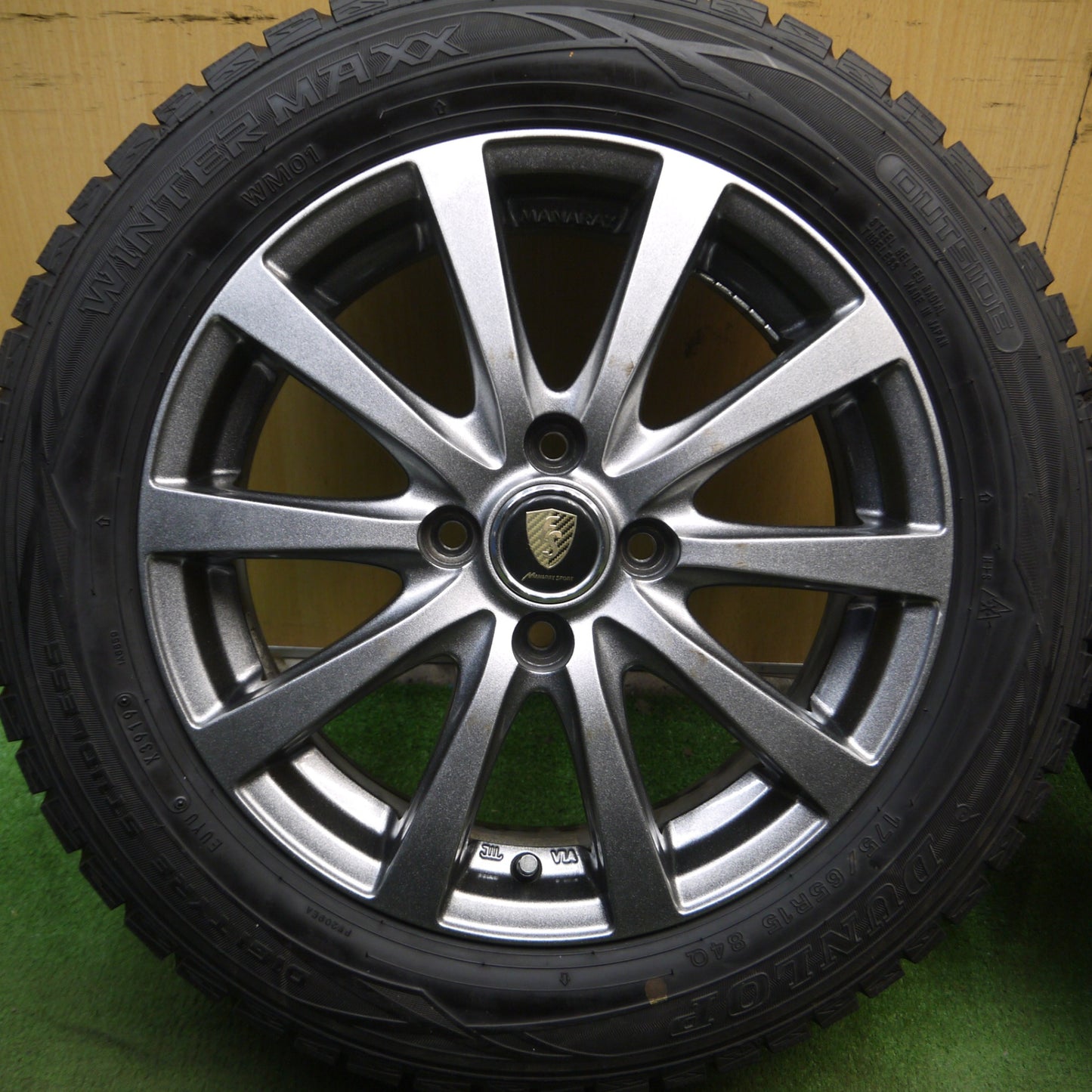 *送料無料*バリ溝！キレイ！9.5分以上★スタッドレス 175/65R15 ダンロップ ウインターマックス WM01 MANARAY SPORT 15インチ PCD100/4H★4013101Hス