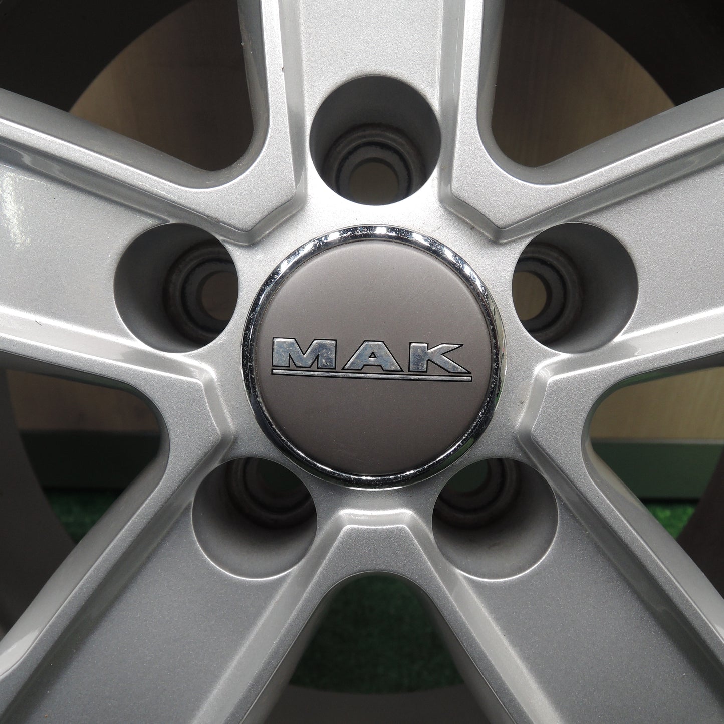 *送料無料*キレイ★スタッドレス 195/65R15 MAK ブリヂストン アイスパートナー 15インチ PCD100/5H★3111401NJス