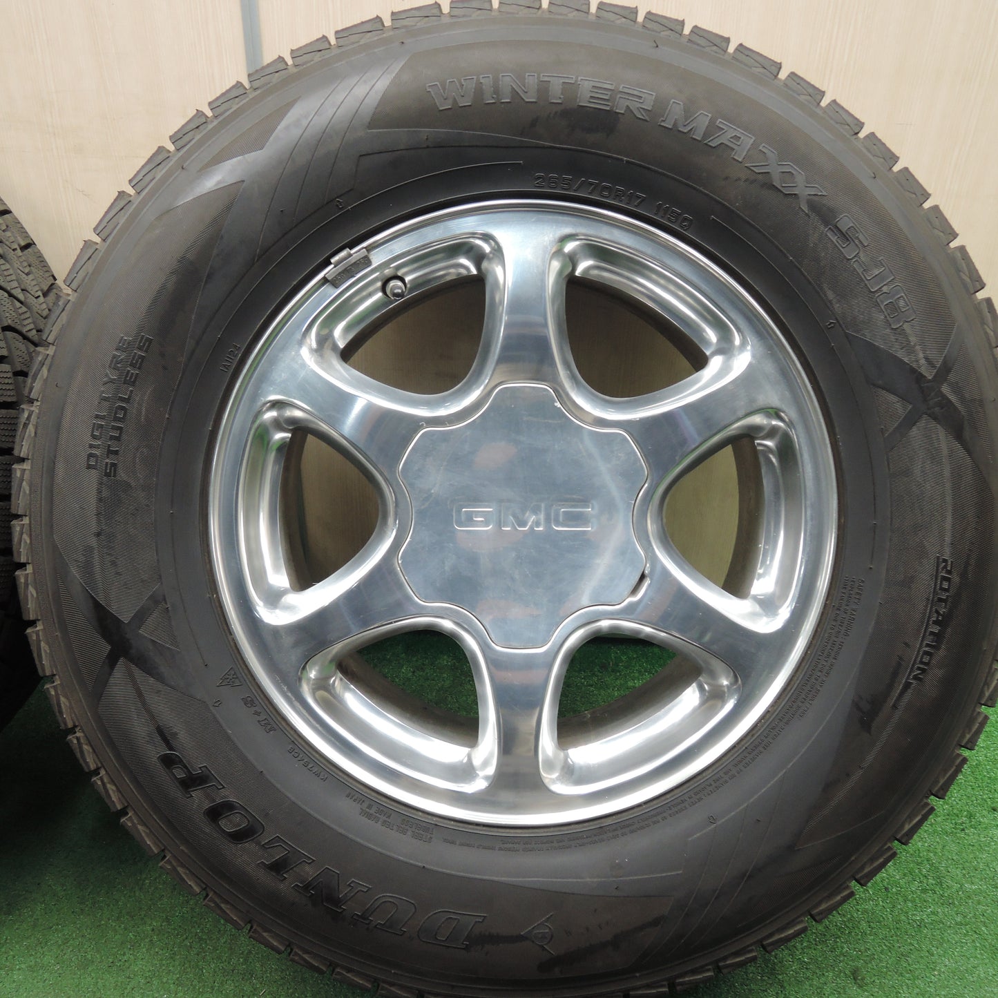 *送料無料*超バリ溝！9.5分以上★GMC ユーコン デナリ 純正 265/70R17 スタッドレス ダンロップ ウインターマックス SJ8 17インチ PCD139.7/6H★3122912HAス