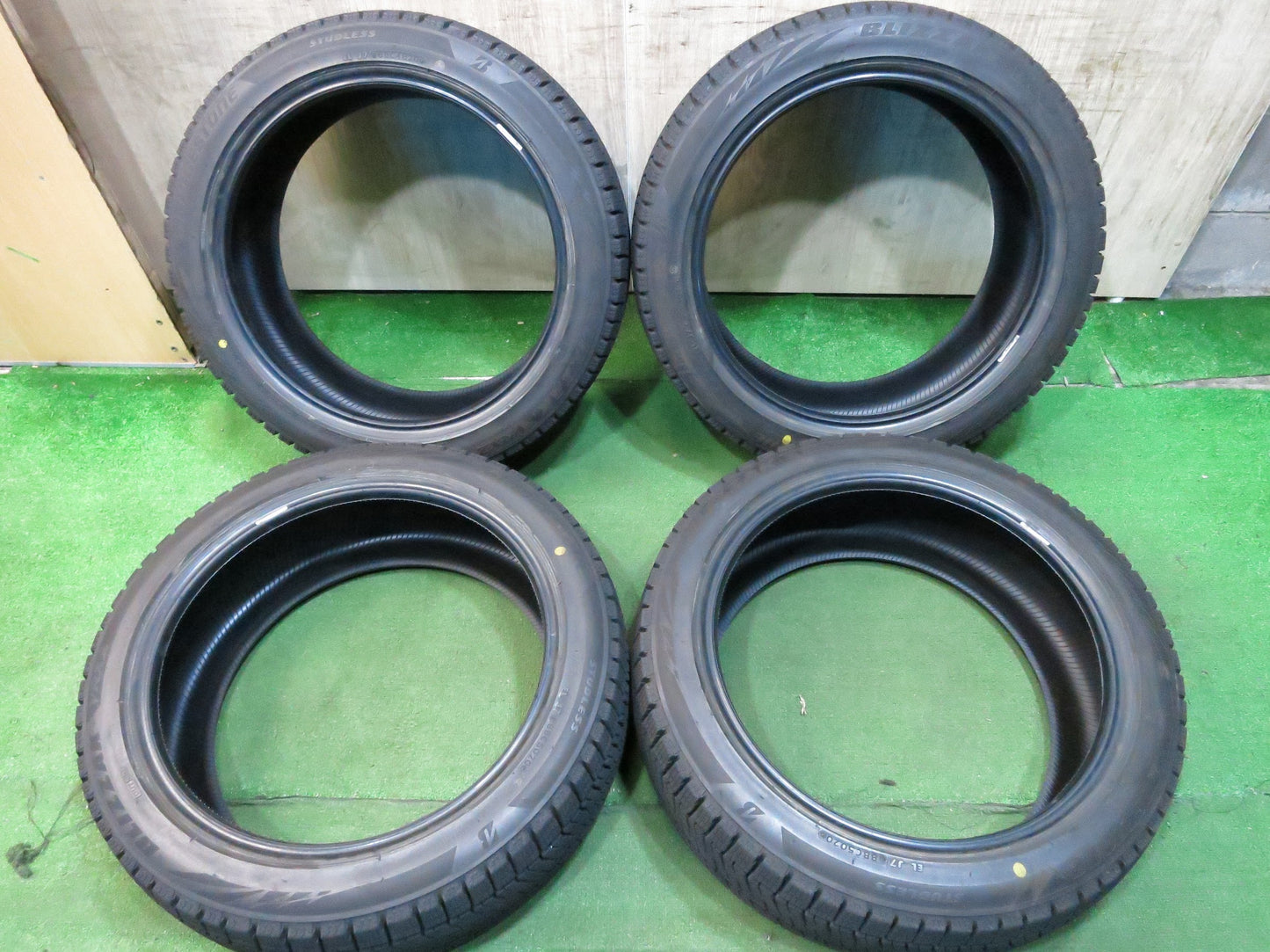 [送料無料]バリ溝！20年！9.5分★スタッドレス 225/45R18 ブリヂストン ブリザック VRX2 タイヤ 18インチ クラウン マークX プリウスα 等★2122806Hスタ