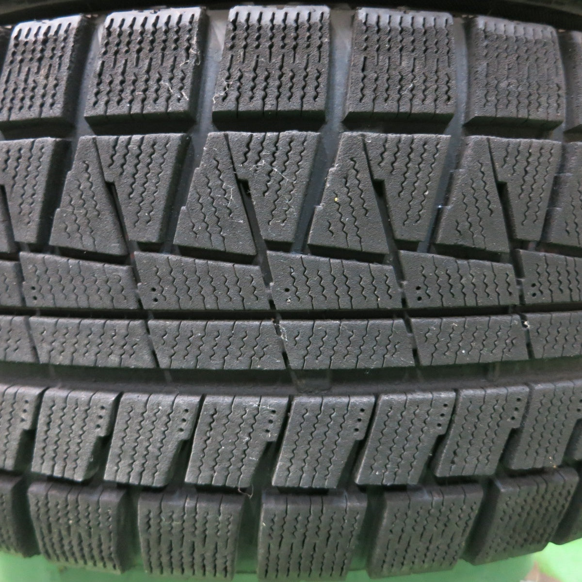 *送料無料*バリ溝！8.5分★トヨタ 50系 エスティマ 純正 225/55R17 スタッドレス ブリヂストン ブリザック REVO GZ 17インチ PCD114.3/5H★4012907イス