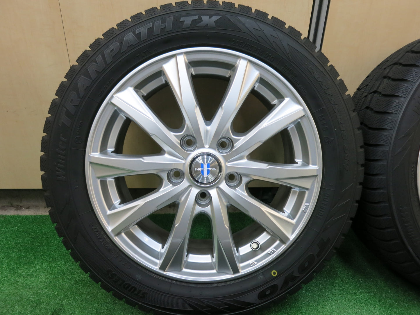 [送料無料]超バリ溝！22年！キレイ！ほぼ10分★スタッドレス 205/55R16 トーヨー ウインタートランパス TX NEXTA ネクスタ 16インチ PCD114.3/5H★3011001ヒス