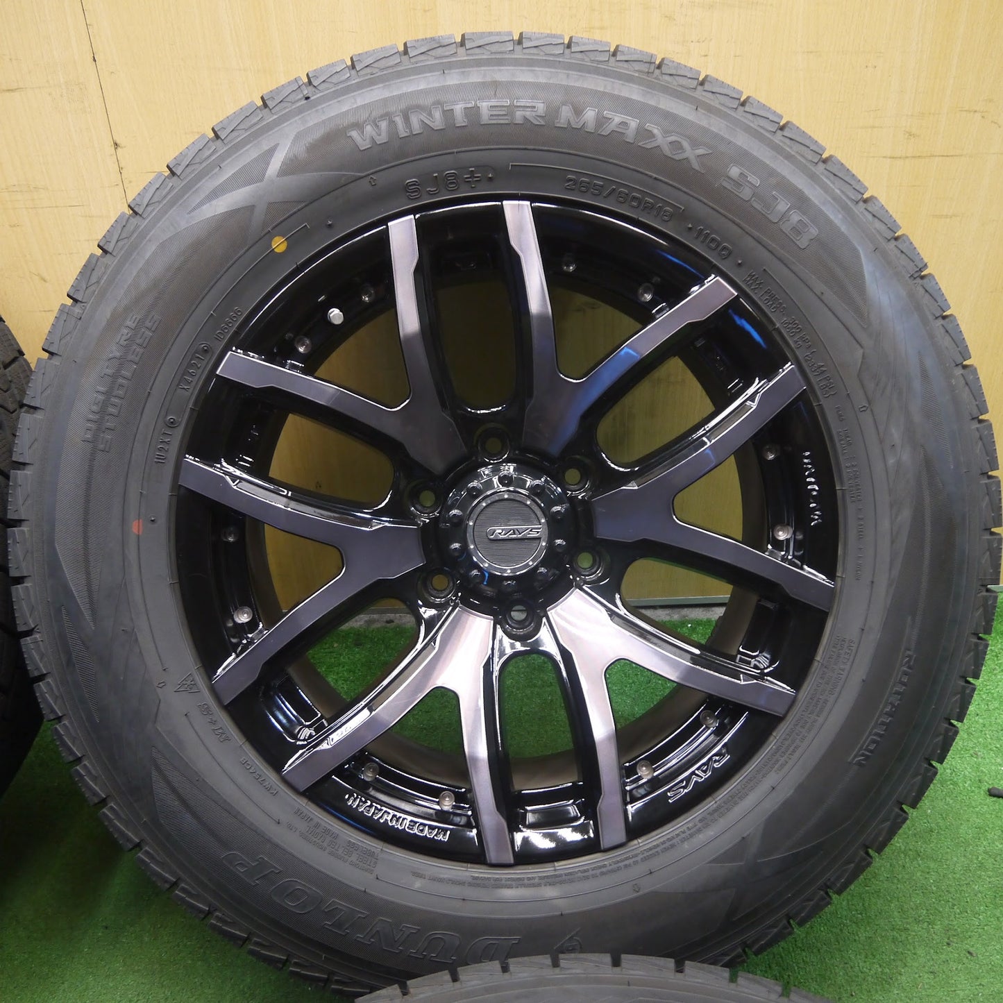[送料無料]バリ溝！21年！綺麗！9.5分以上★RAYS Team DAYTONA FDX-F6 265/60R18 スタッドレス ダンロップ SJ8 レイズ チームデイトナ PCD139.7/6H★3053001クス