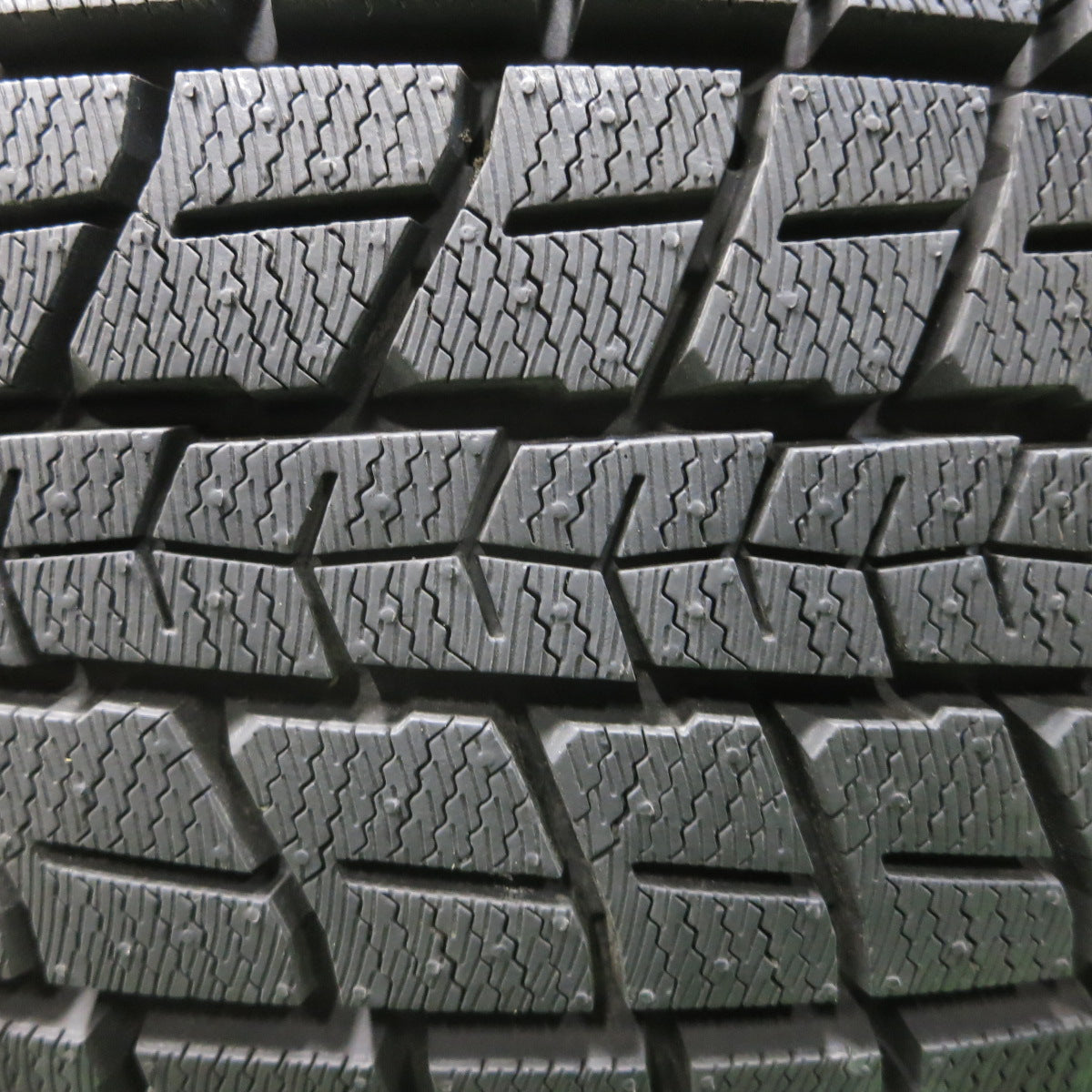 *送料無料*超バリ溝！19年！キレイ！ほぼ10分★スタッドレス 225/65R17 ダンロップ ウインターマックス SJ8 ZAMIK TITO 17インチ PCD114.3/5H★3112706イス