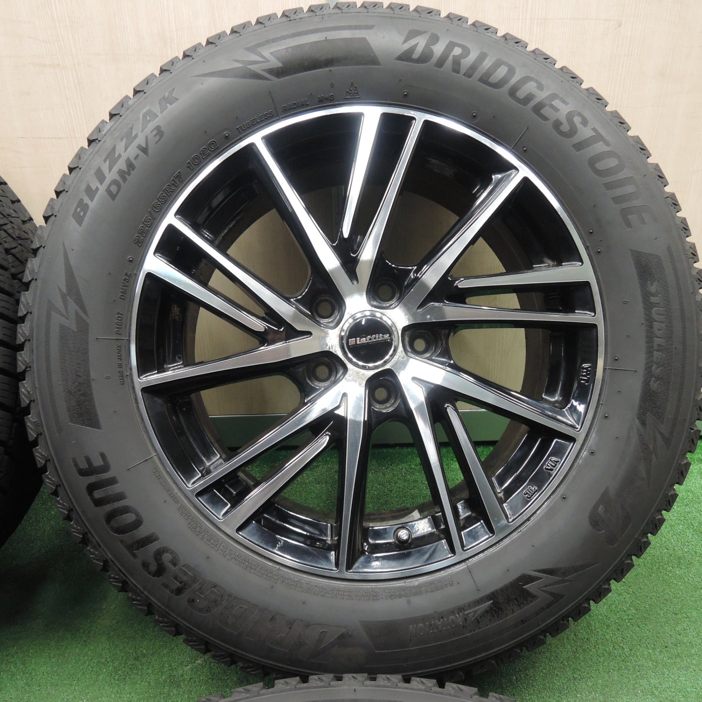 *送料無料* 4本価格！21年★スタッドレス 225/65R17 ブリヂストン ブリザック DM-V3 Laffite ラフィット 17インチ PCD114.3/5H★4021304TNス