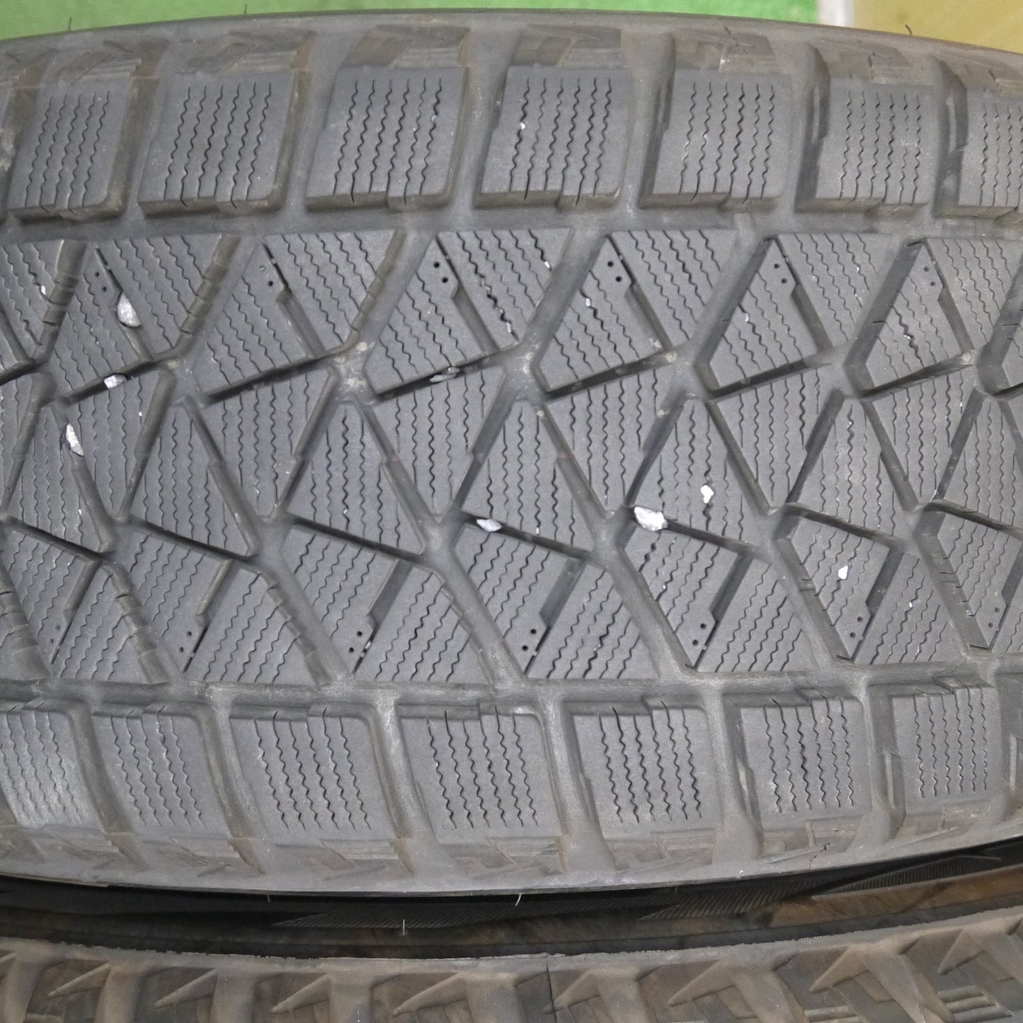 [送料無料]バリ溝！綺麗！9.5分★レクサス 等 LF SPORT 235/55R20 スタッドレス ブリヂストン ブリザック DM-V2 アルミ 20インチ PCD114.3/5H★3071704KKス