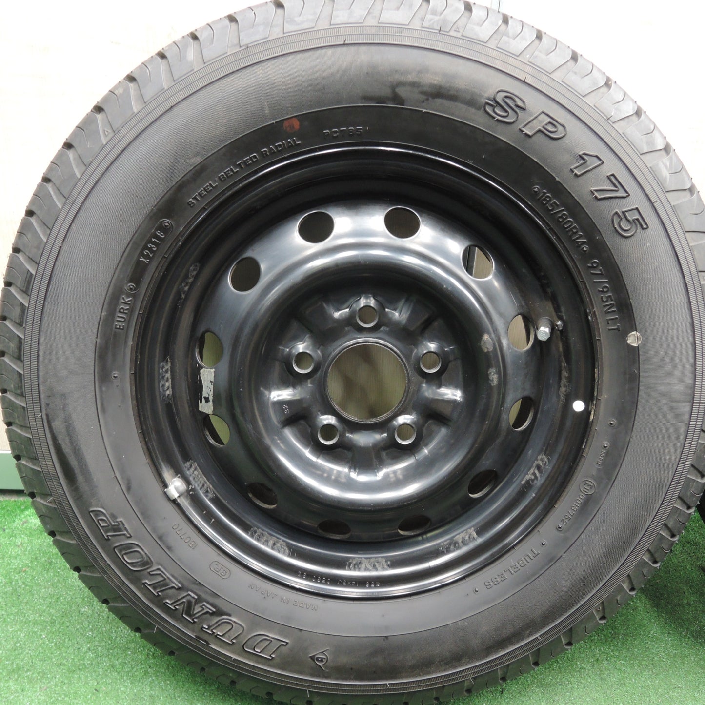 *送料無料* バリ溝！9.5分★マツダ ボンゴ 純正 スチール 185/80R14 97/95N ダンロップ SP175 14インチ PCD114.3/5H★4021711HAノ