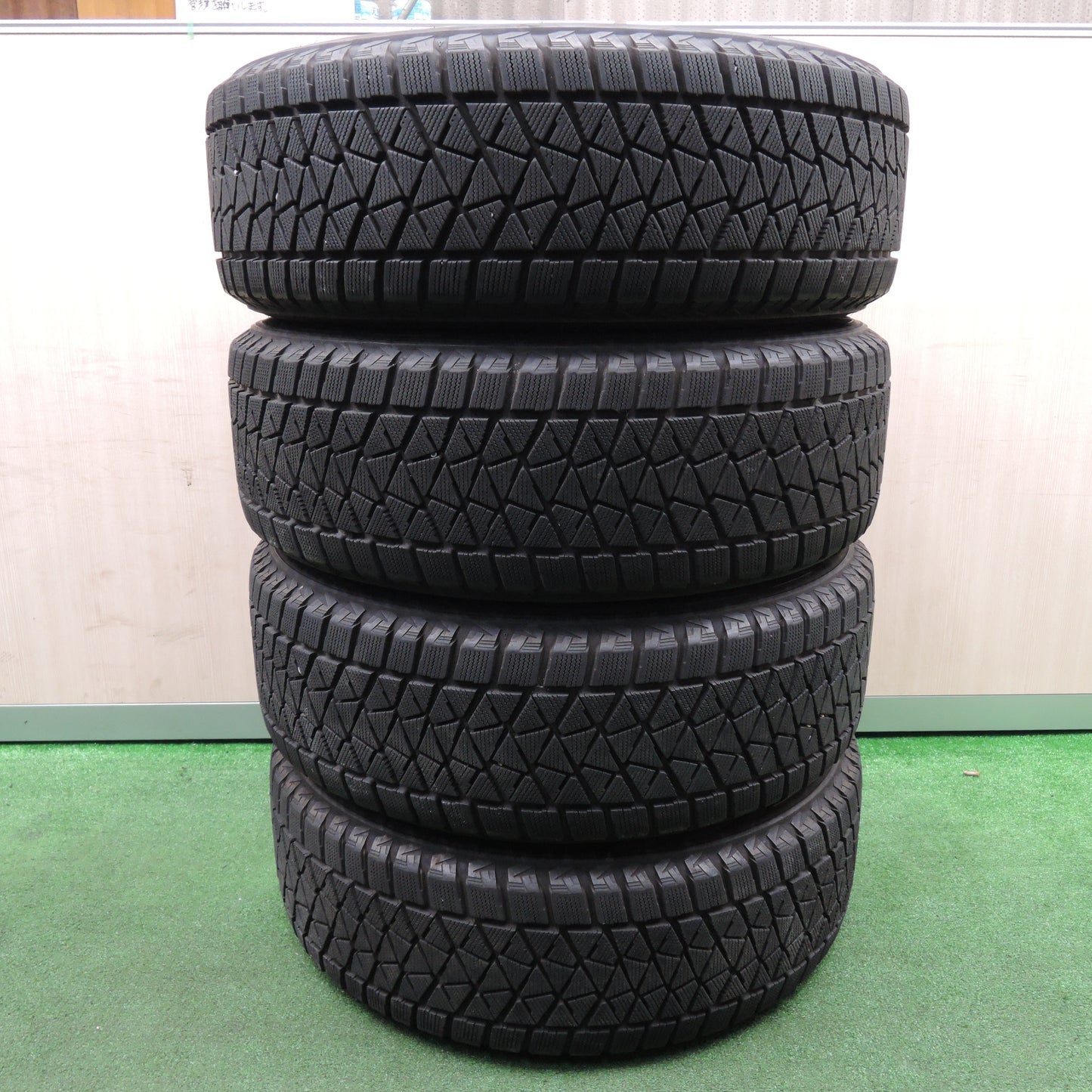 *送料無料*バリ溝！キレイ！8.5分★ボルボ 等 235/60R18 スタッドレス ブリヂストン ブリザック DM-V2 ECO FORME エコフォルム PCD108/5H★3111507SYス