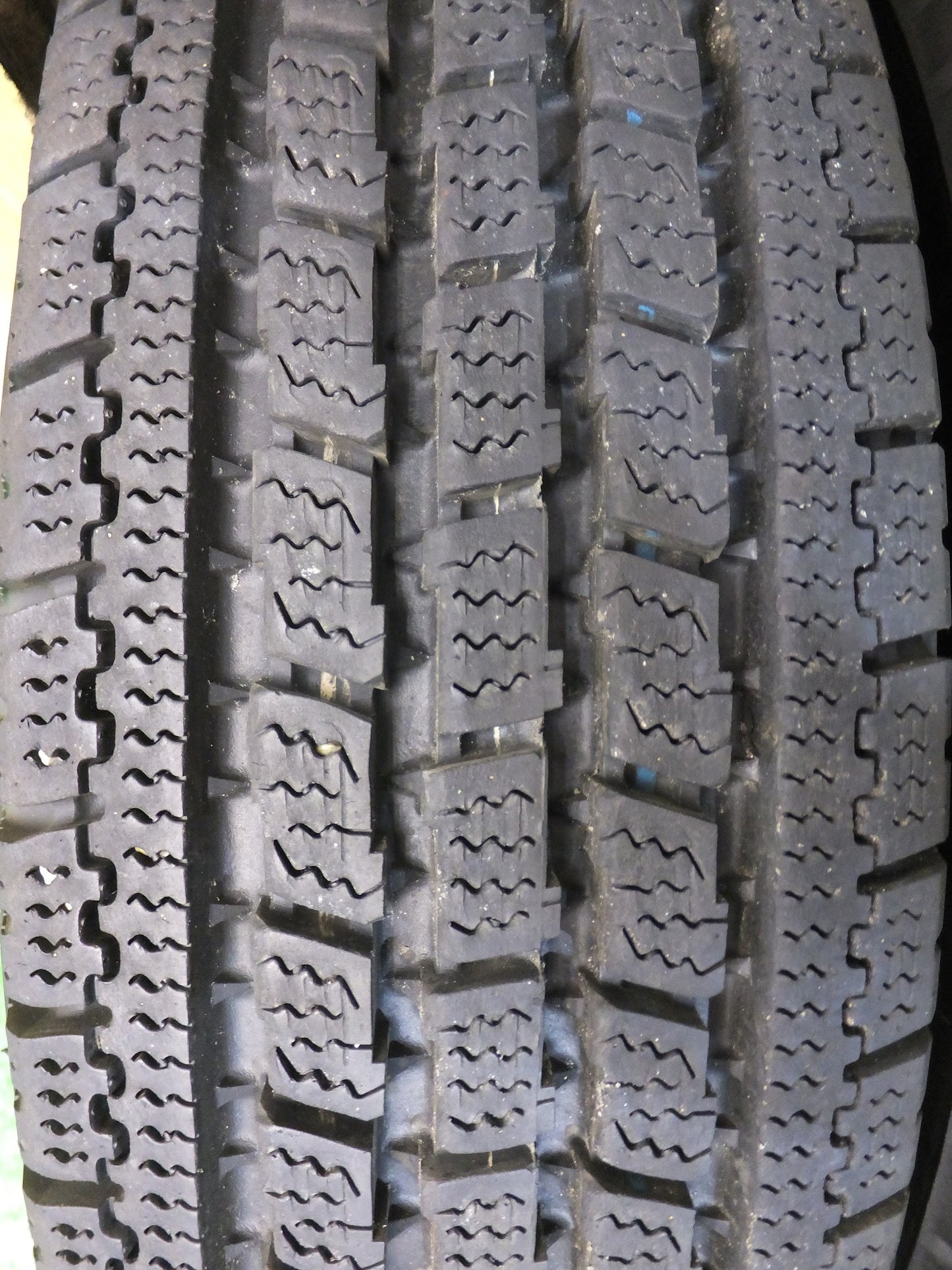 [送料無料]バリ溝！19年！9.5分以上★スタッドレス 145R12 80/78N ブリヂストン W300 トーヨー デルベックス 934 鉄 ホイール PCD100H★2080314Hス