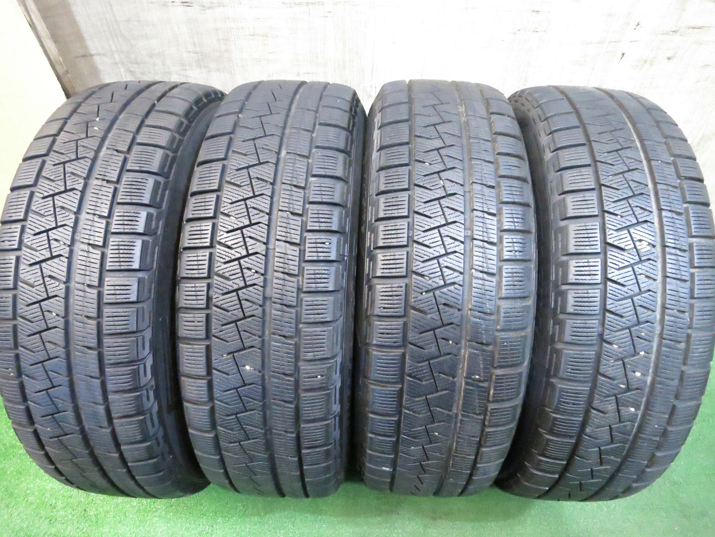 [送料無料]4本価格★スタッドレス 185/60R15 ピレリ アイスアシンメトリコ TEAD weds テッド 15インチ PCD100/5H シエンタ 等★3011808Hス