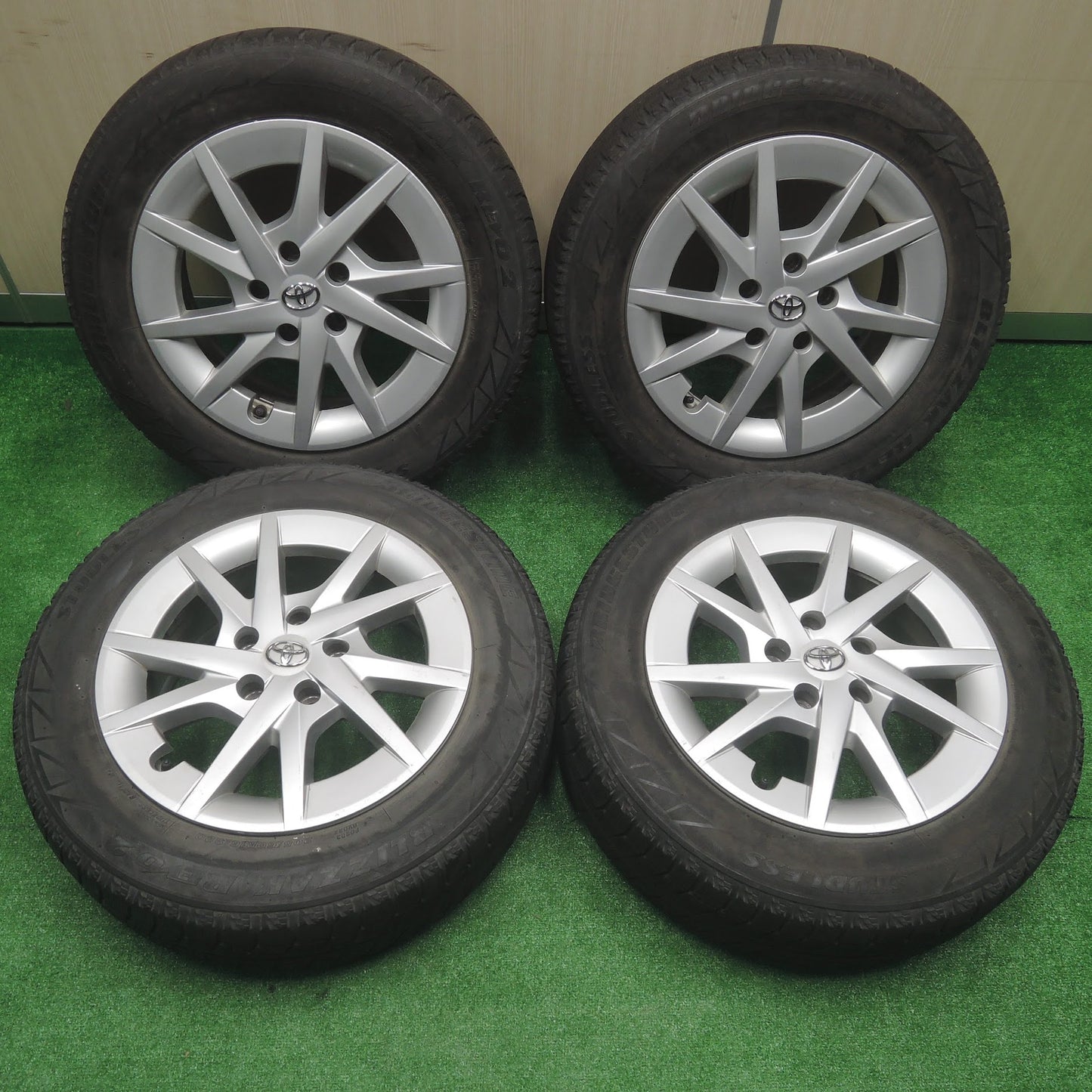 [送料無料]4本価格★トヨタ プリウスα 純正 205/60R16 スタッドレス ブリヂストン ブリザック REVO2 16インチ PCD114.3/5H★3072704SYス