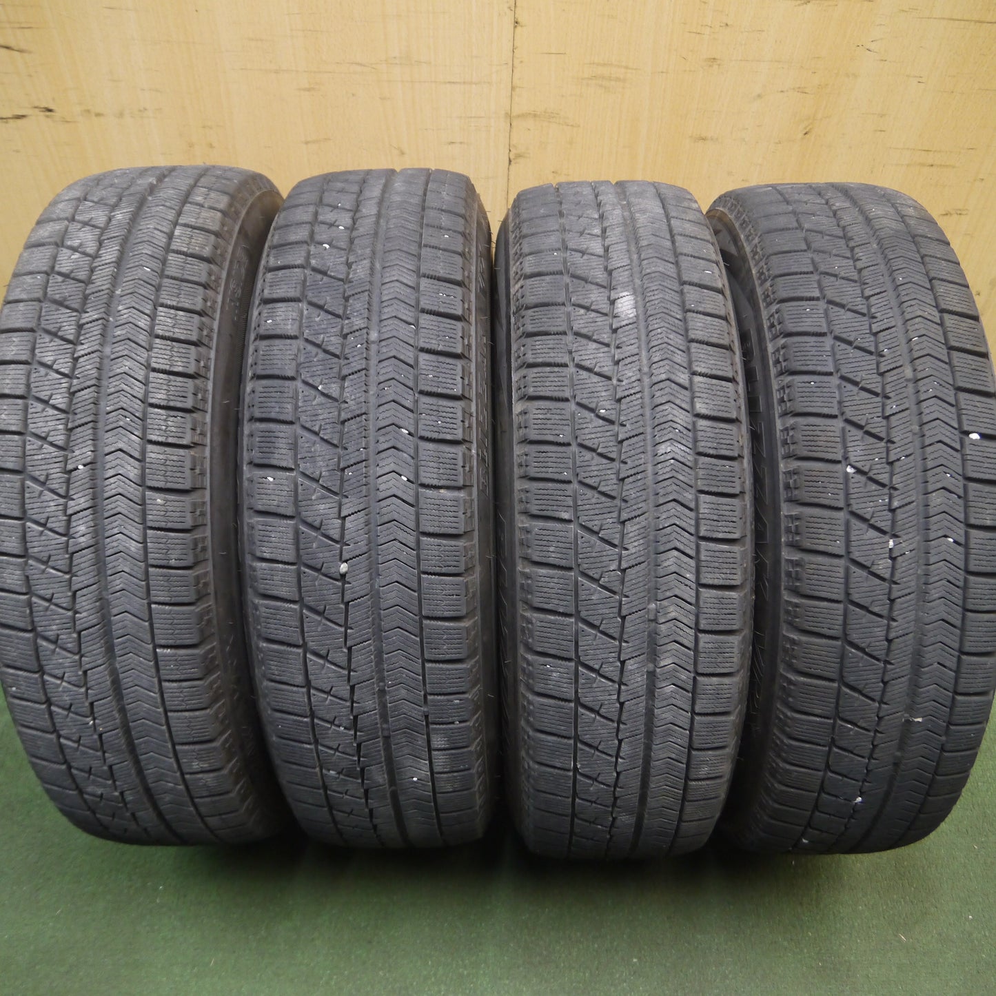 *送料無料*バリ溝！キレイ！8.5分★スタッドレス 165/70R14 ブリヂストン ブリザック VRX LAUFBAHN 14インチ PCD100/4H★4011706Hス