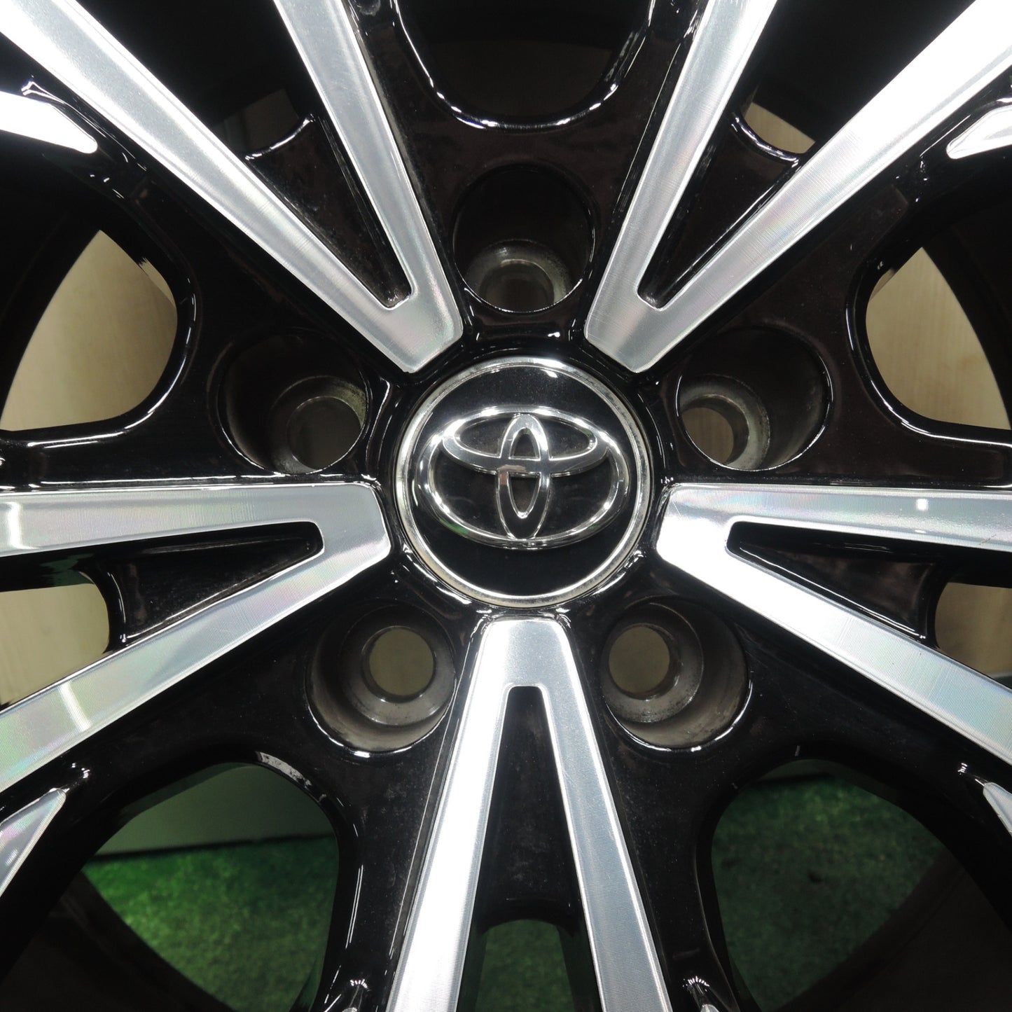 *送料無料*バリ溝！キレイ！9.5分★Lehrmeister L-F FIRST 235/50R18 スタッドレス ヨコハマ アイスガード iG60 レアマイスター PCD114.3/5H★4020701TNス