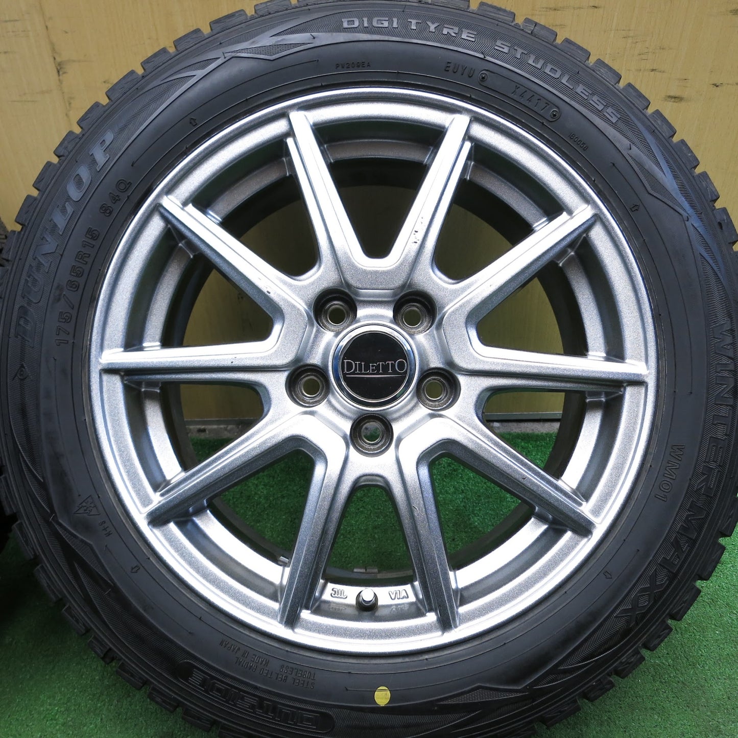 [送料無料]バリ溝！キレイ！9.5分★スタッドレス 175/65R15 ダンロップ ウインターマックス WM01 DILETTO ディレット 15インチ PCD100/5H★3061911Hス