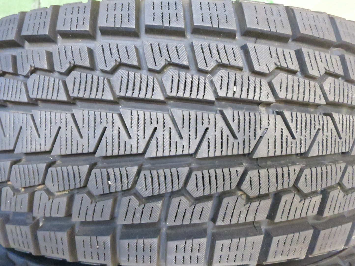 [送料無料]バリ溝！9.5分以上★スタッドレス 215/70R16 ヨコハマ アイスガード G075 FEID 社外 アルミ 16インチ PCD114.3/5H★3010908Hス