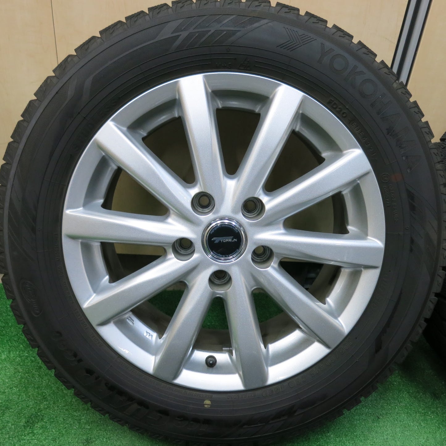[送料無料]バリ溝！21年！キレイ！9.5分以上★スタッドレス 205/60R16 ヨコハマ アイスガード iG60 TOPRUN トップラン 16インチ PCD114.3/5H★3031504ヒス