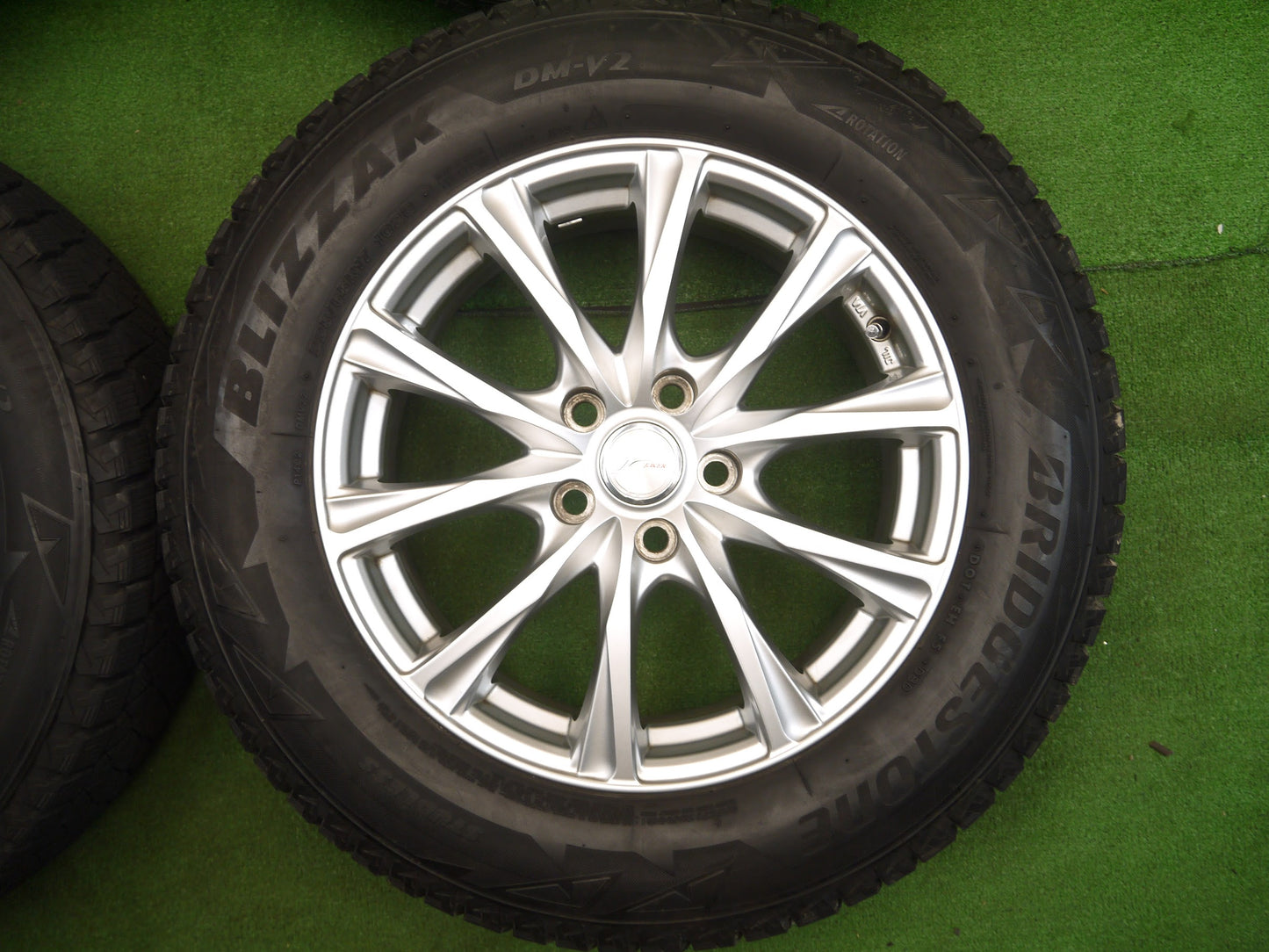 [送料無料]キレイ★スタッドレス 225/65R17 ブリヂストン ブリザック DM-V2 JOKER weds ジョーカー 17インチ PCD114.3/5H★2101903クス
