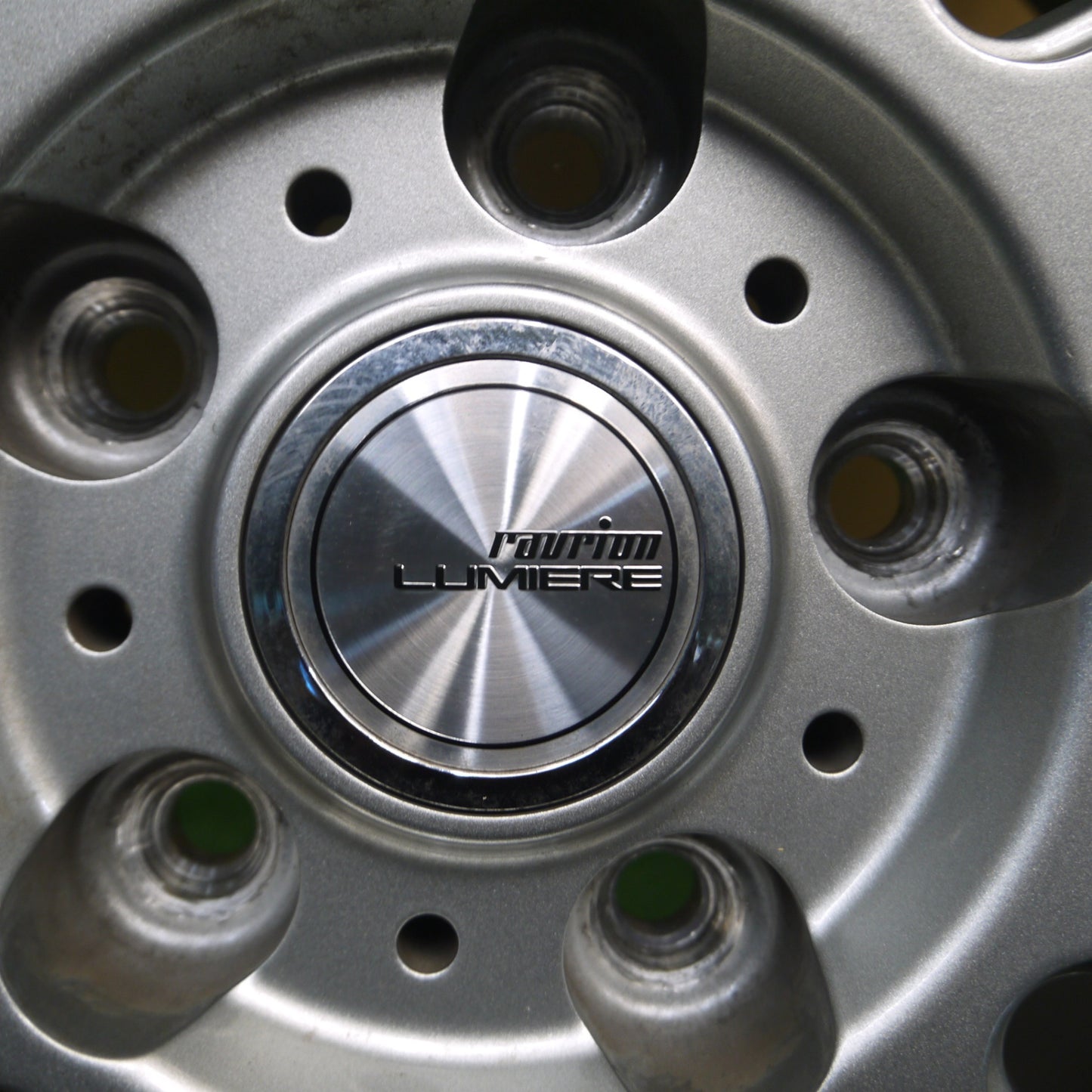 *送料無料*超バリ溝！キレイ！9.5分以上★スタッドレス 215/65R16 グッドイヤー アイスナビ6 ravrion LUMIERE ラブリオン 16インチ PCD114.3/5H★4013007Hス