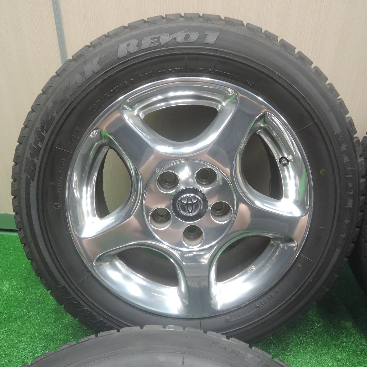 [送料無料]希少 キレイ★トヨタ アリスト 純正 メッキ 215/60R16 スタッドレス ブリヂストン ブリザック REVO1 16インチ PCD114.3/5H★3070302SYス