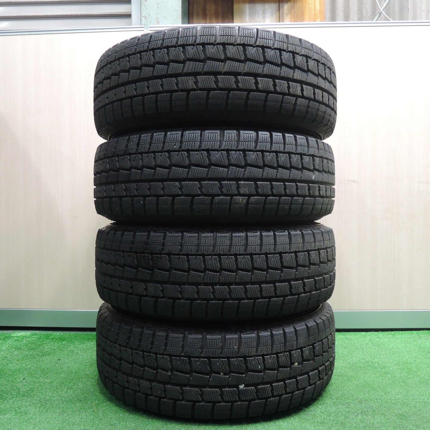 [送料無料]バリ溝！9.5分★トヨタ ノア ヴォクシー 純正 195/65R15 スタッドレス ダンロップ ウインターマックス WM01 15インチ PCD114.3/5H★3091204NJス