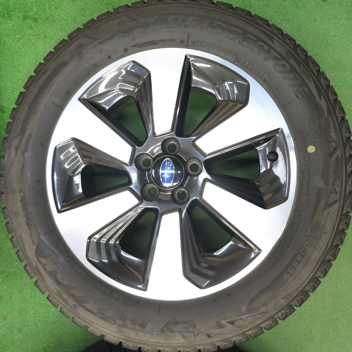 [送料無料]バリ溝！キレイ！9分★スバル SJ フォレスター 純正 225/60R17 スタッドレス ブリヂストン ブリザック DM-V2 17インチ PCD100/5H★3040506ヒス