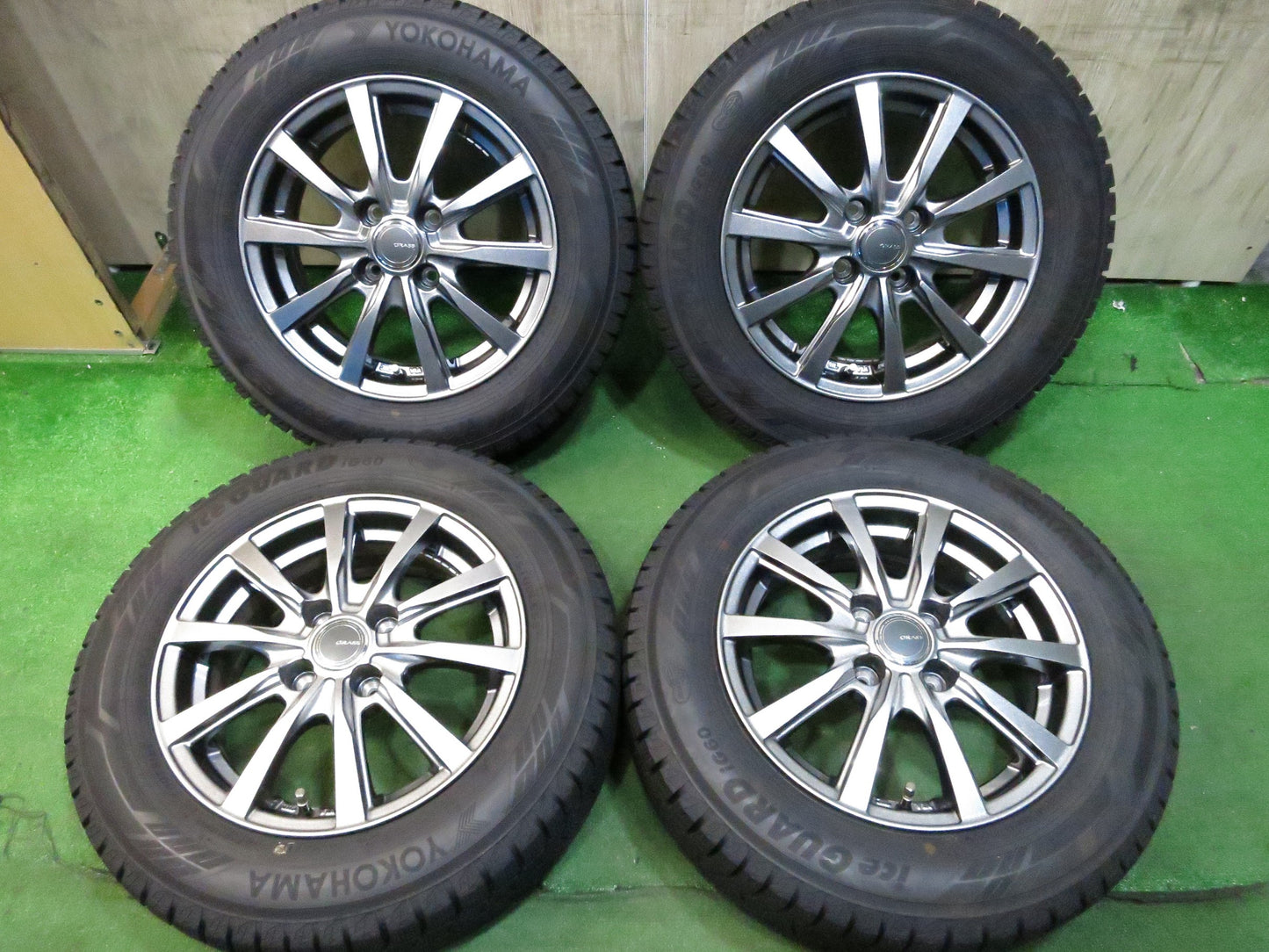 [送料無料]バリ溝！21年！キレイ！ほぼ10分★スタッドレス 175/65R14 ヨコハマ アイスガード iG60 GRASS グラス 14インチ PCD100/4H★3011106Hス