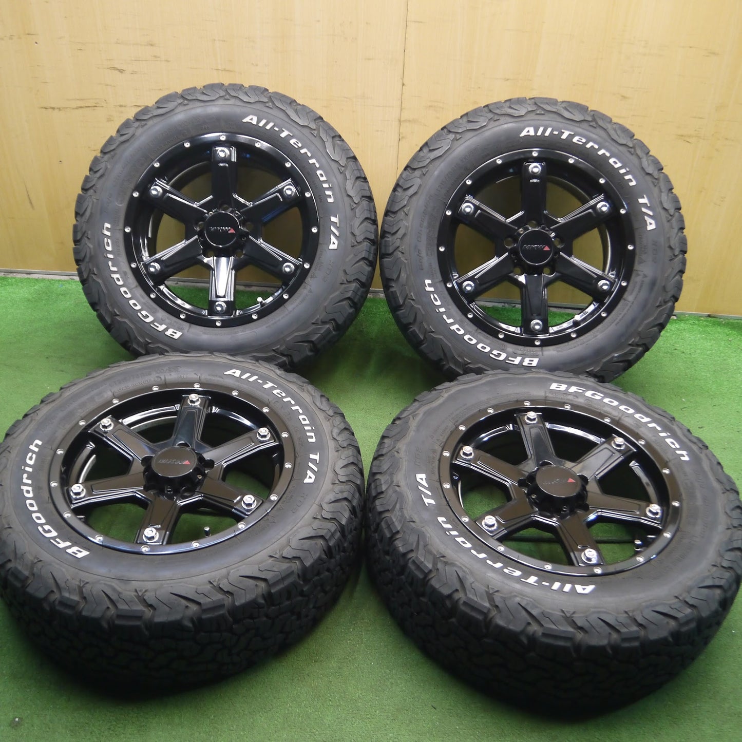 [送料無料]バリ溝！キレイ！9.5分★MKW MK-56 215/70R16 100/97R ホワイトレター BFグッドリッチ All-Terrain T/A KO2 16インチ PCD114.3/5H★3091504Hノ