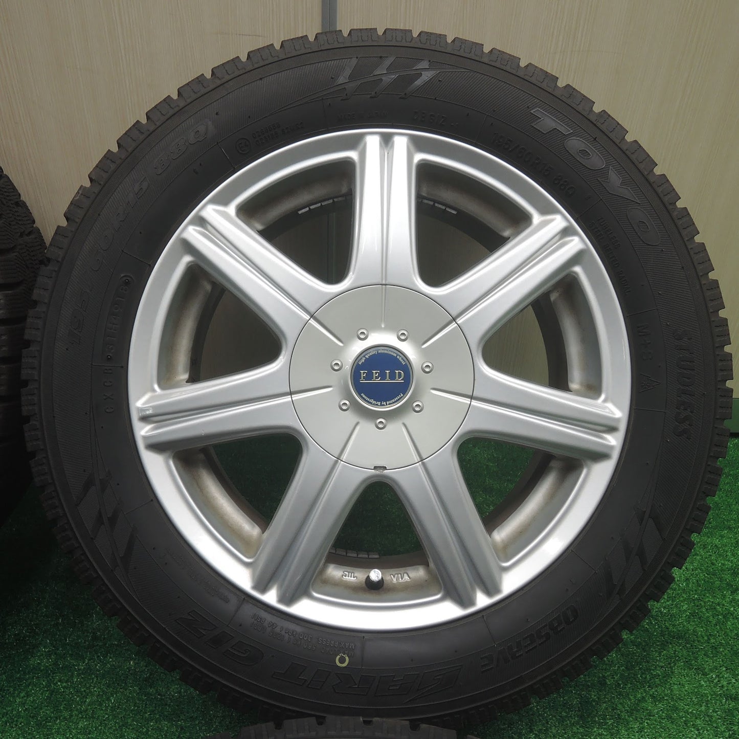 [送料無料]バリ溝！キレイ！9.5分★スタッドレス 195/60R15 トーヨー オブザーブ ガリット GIZ FEID 社外 アルミ 15インチ PCD100 114.3/5H マルチ★3071207SYス