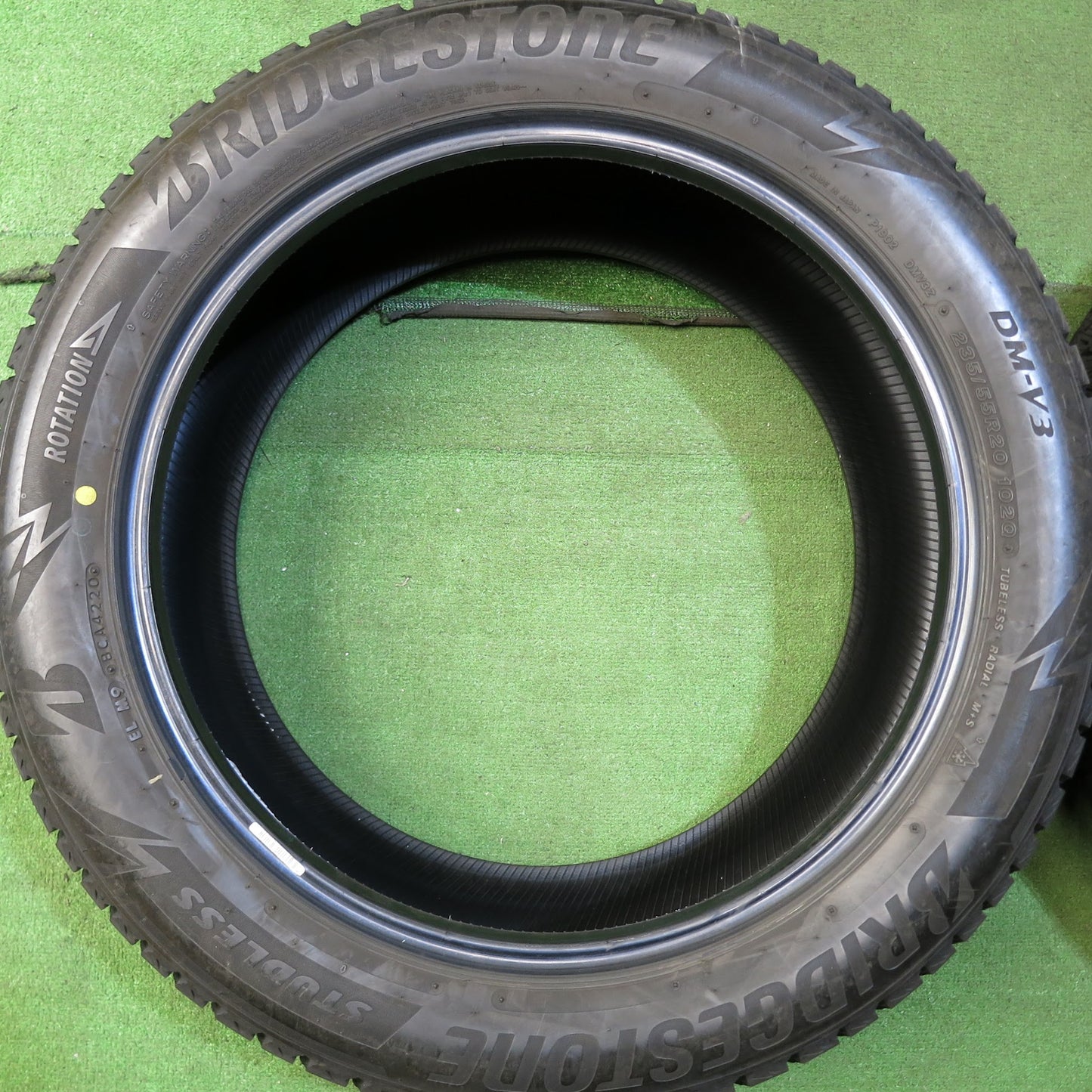 [送料無料]バリ溝！20年！9分★スタッドレス 235/55R20 ブリヂストン ブリザック DM-V3 タイヤ 20インチ レクサス RX ムラーノ 等★3040508Hスタ
