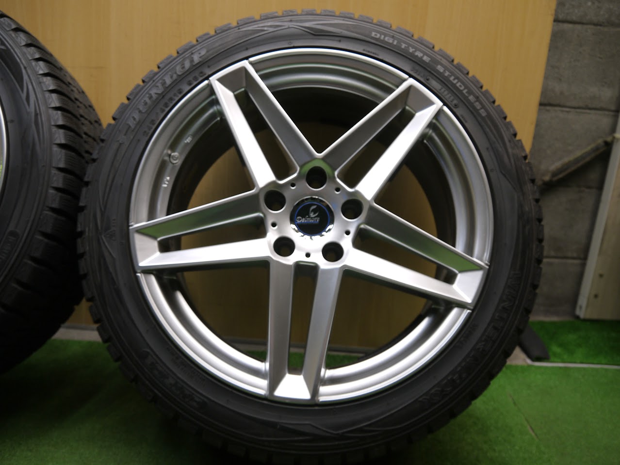 [送料無料]キレイ！9.5分★レクサス 等 245/45R19 スタッドレス Delmore デルモア ダンロップ ウインターマックス WM01 19インチ PCD120/5H★