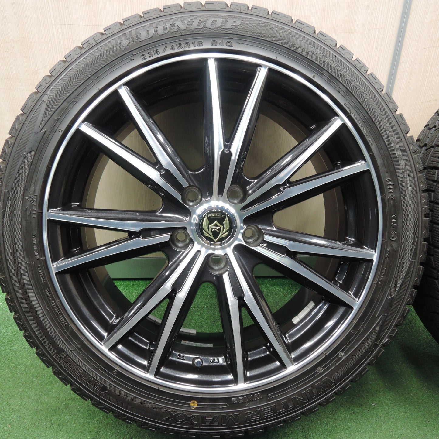 [送料無料] バリ溝！ほぼ10分！キレイ★スタッドレス 235/45R18 ダンロップ ウインターマックス WM02 RiZLEY weds ライツレー 18インチ PCD114.3/5H★4011906TNス
