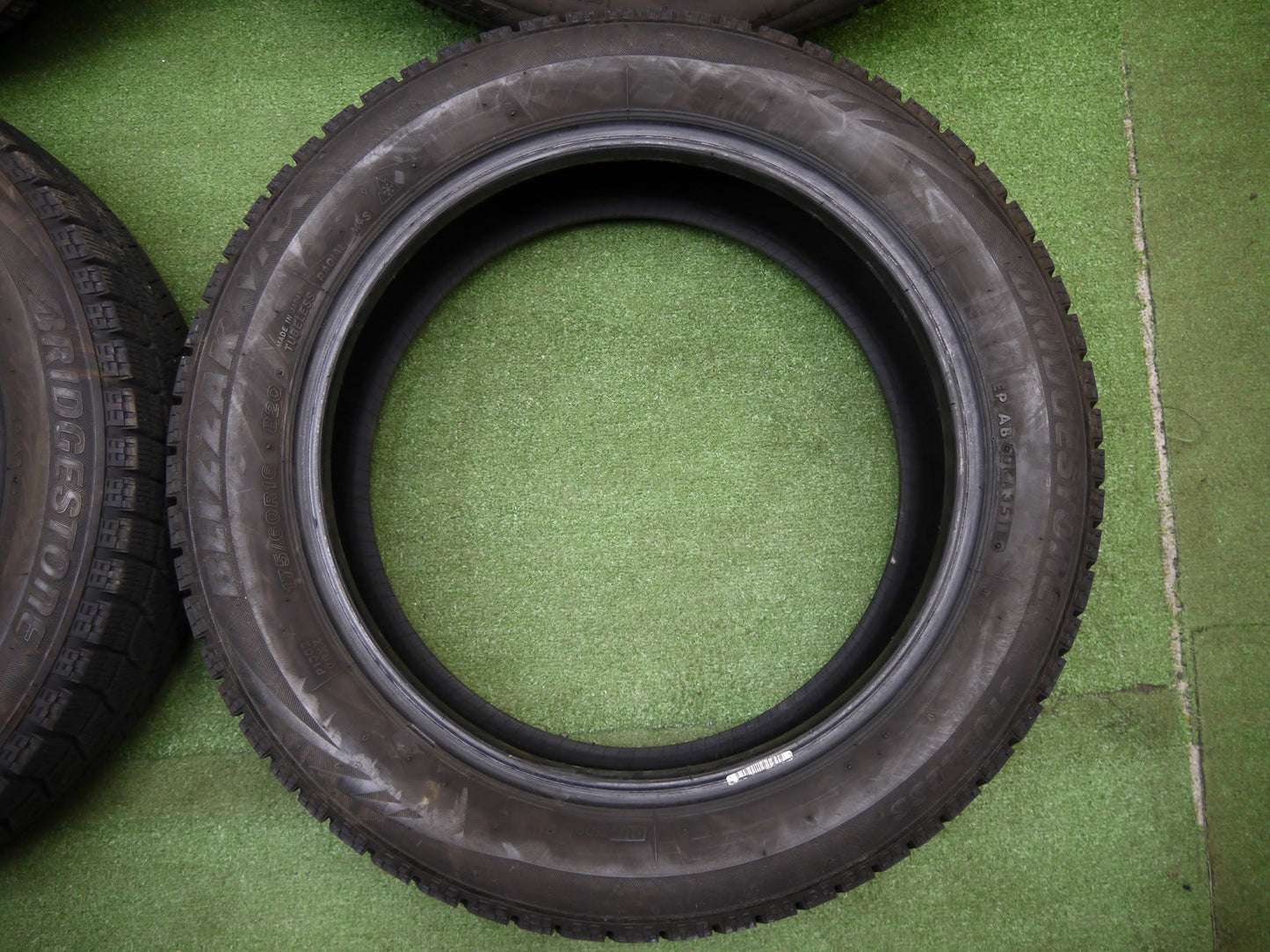 [送料無料]バリ溝！18年！8.5分★スタッドレス 175/60R16 ブリヂストン ブリザック VRX タイヤ 16インチ アクア デミオ ヤリス ラクティス 等★2020410ヤスタ