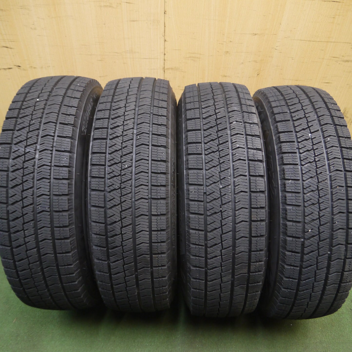 *送料無料*バリ溝！9.5分★スタッドレス 185/70R14 ブリヂストン ブリザック VRX2 社外 アルミ 14インチ PCD100 114.3/4H マルチ★4012304Hス