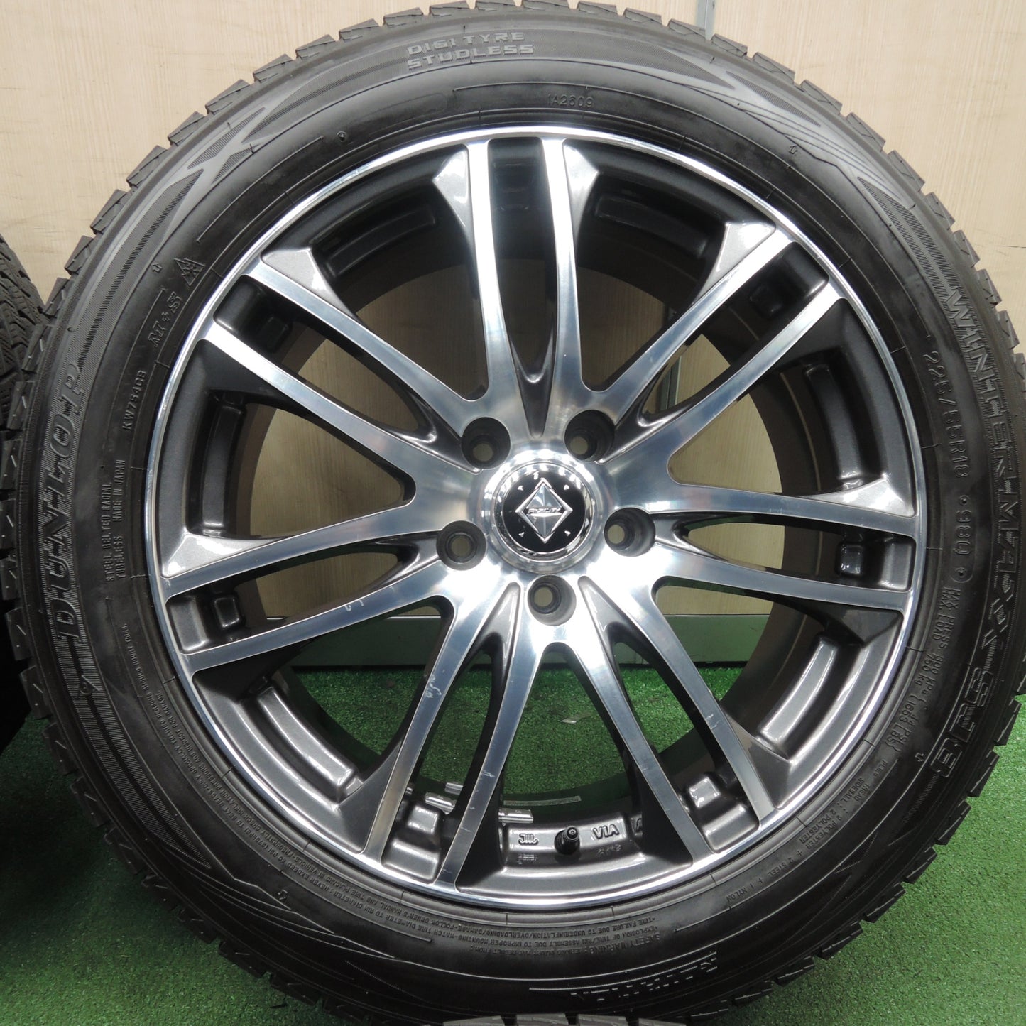 *送料無料* バリ溝！キレイ！9.5分★スタッドレス 225/55R18 ダンロップ ウインターマックス SJ8 RiZLEY ライツレー 18インチ PCD114.3/5H★4022202TNス