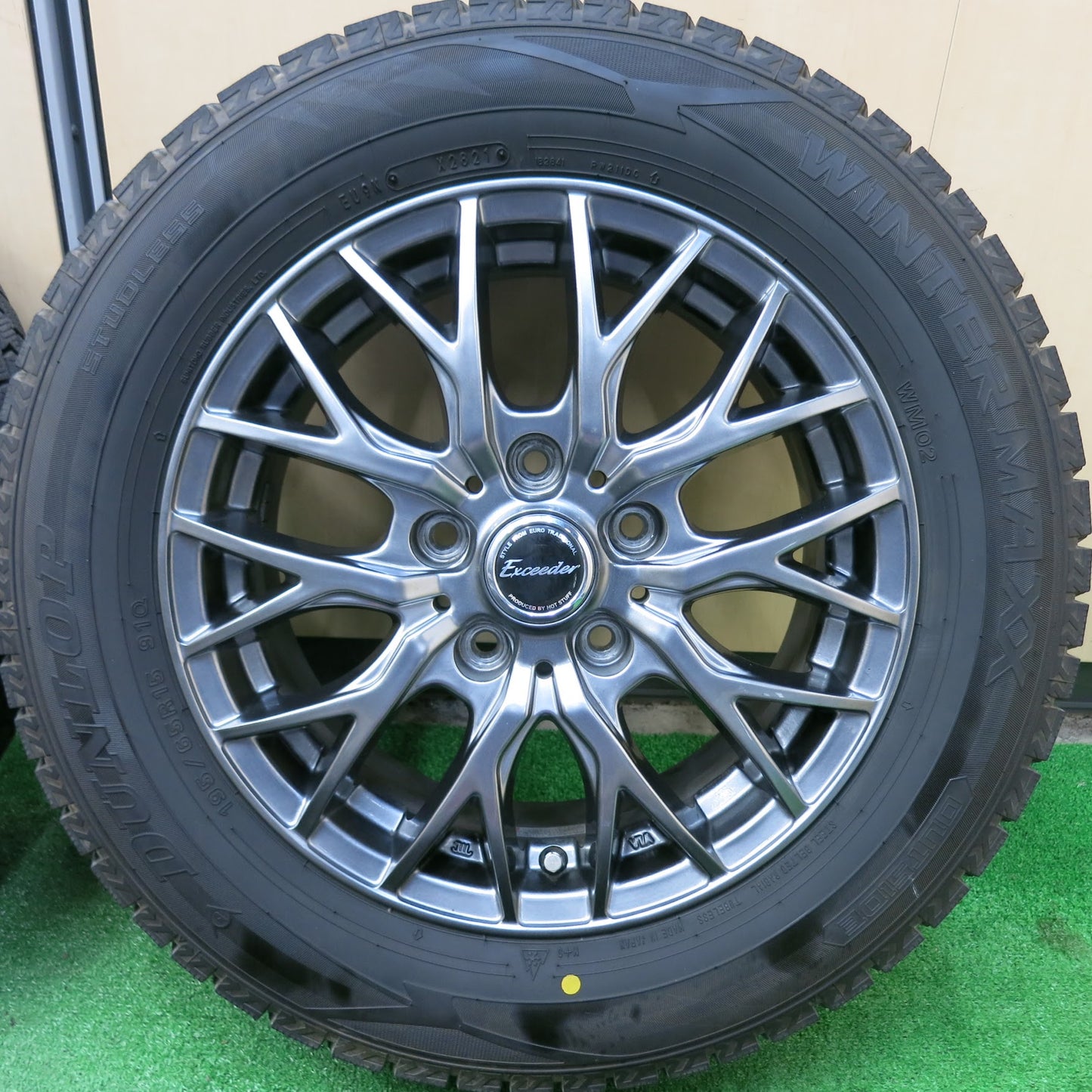 [送料無料]バリ溝！21年！綺麗！9.5分★スタッドレス 195/65R15 ダンロップ ウインターマックス WM02 Exceeder HOT STUFF エクシーダー PCD114.3/5H★3031503ヒス