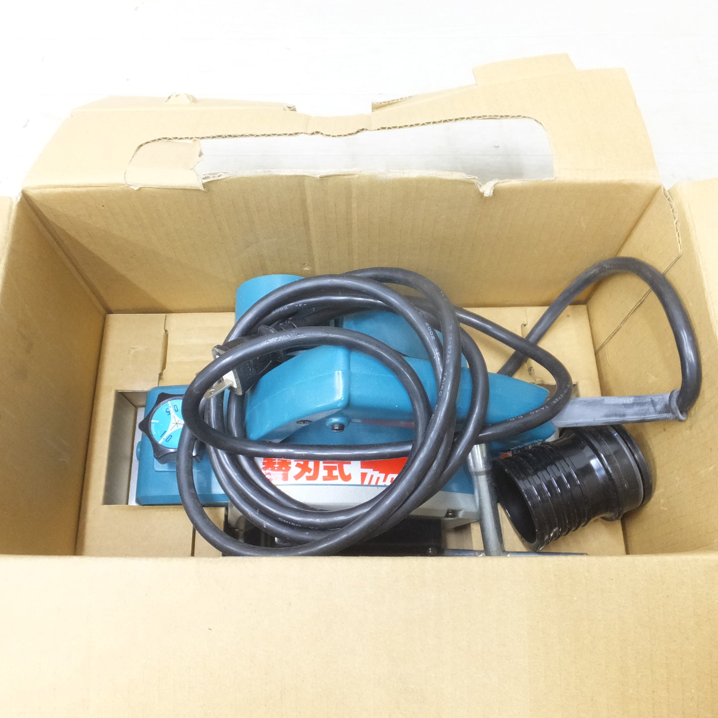 [送料無料]◆MAKITA マキタ 電動カンナ 1900BA 大工道具 木工 切削 研磨 ハンドツール 100V◆