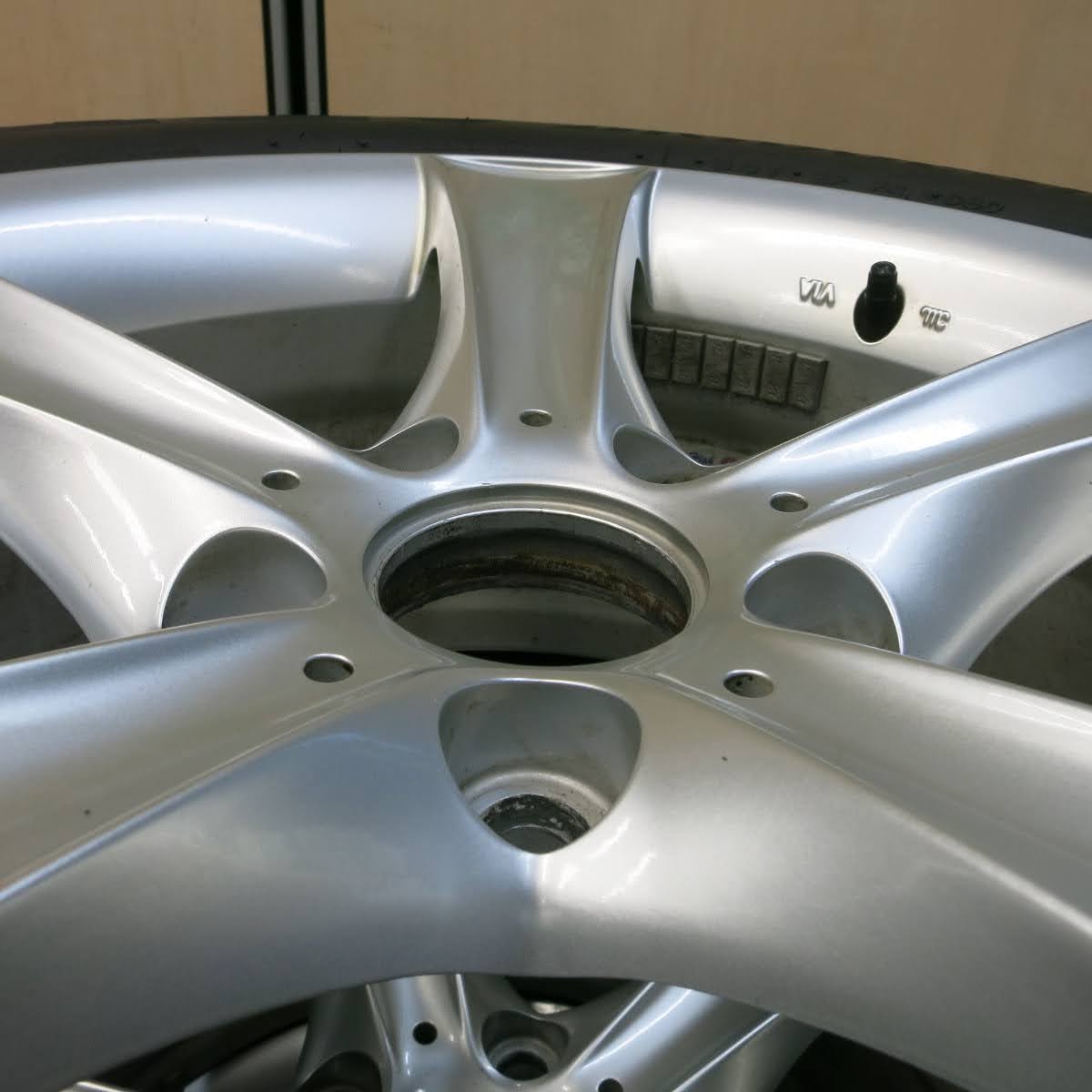[送料無料]キレイ★BMW 等 AGA 225/60R17 スタッドレス TARGA ブリヂストン ブリザック DM-V2 17インチ PCD120/5H★3100204イス